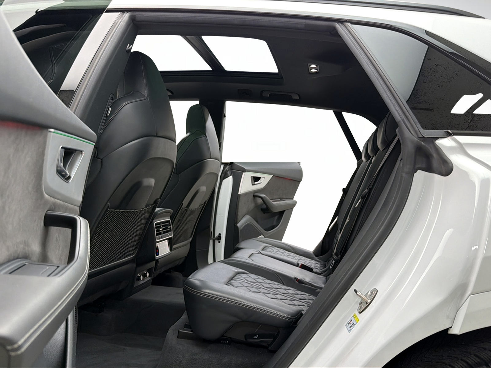 AUDI Q8 55 TFSI S-Line 340PS quattro Pure White tiptronic / Panoramadach / 360° Kamera / B&O Sound / Komfortschlüssel /-image-8