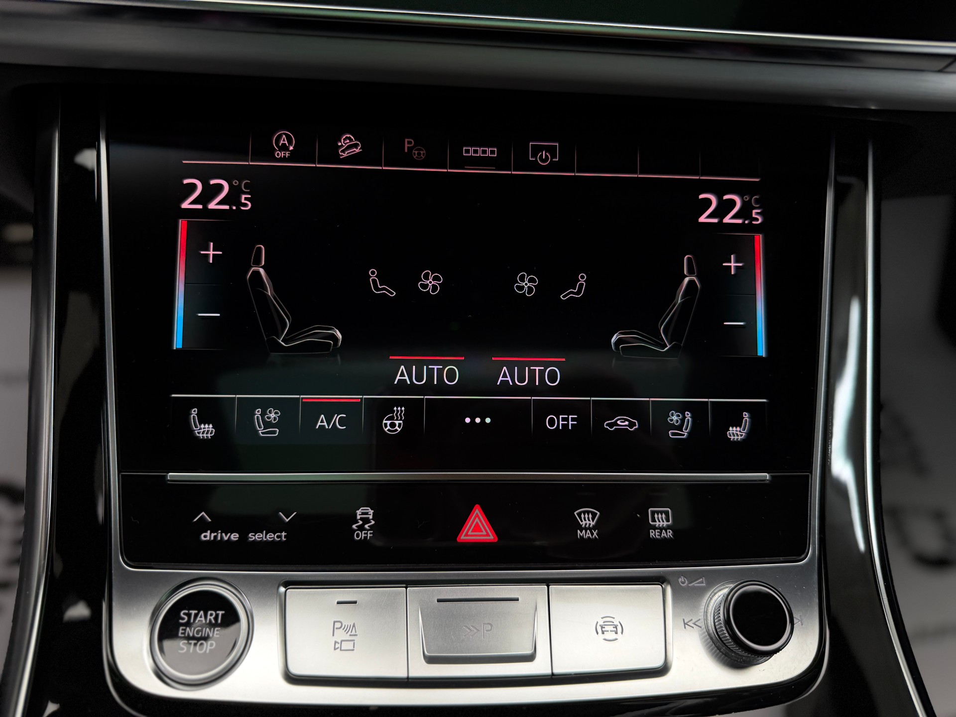 AUDI Q8 55 TFSI S-Line 340PS quattro Pure White tiptronic / Panoramadach / 360° Kamera / B&O Sound / Komfortschlüssel /-image-16