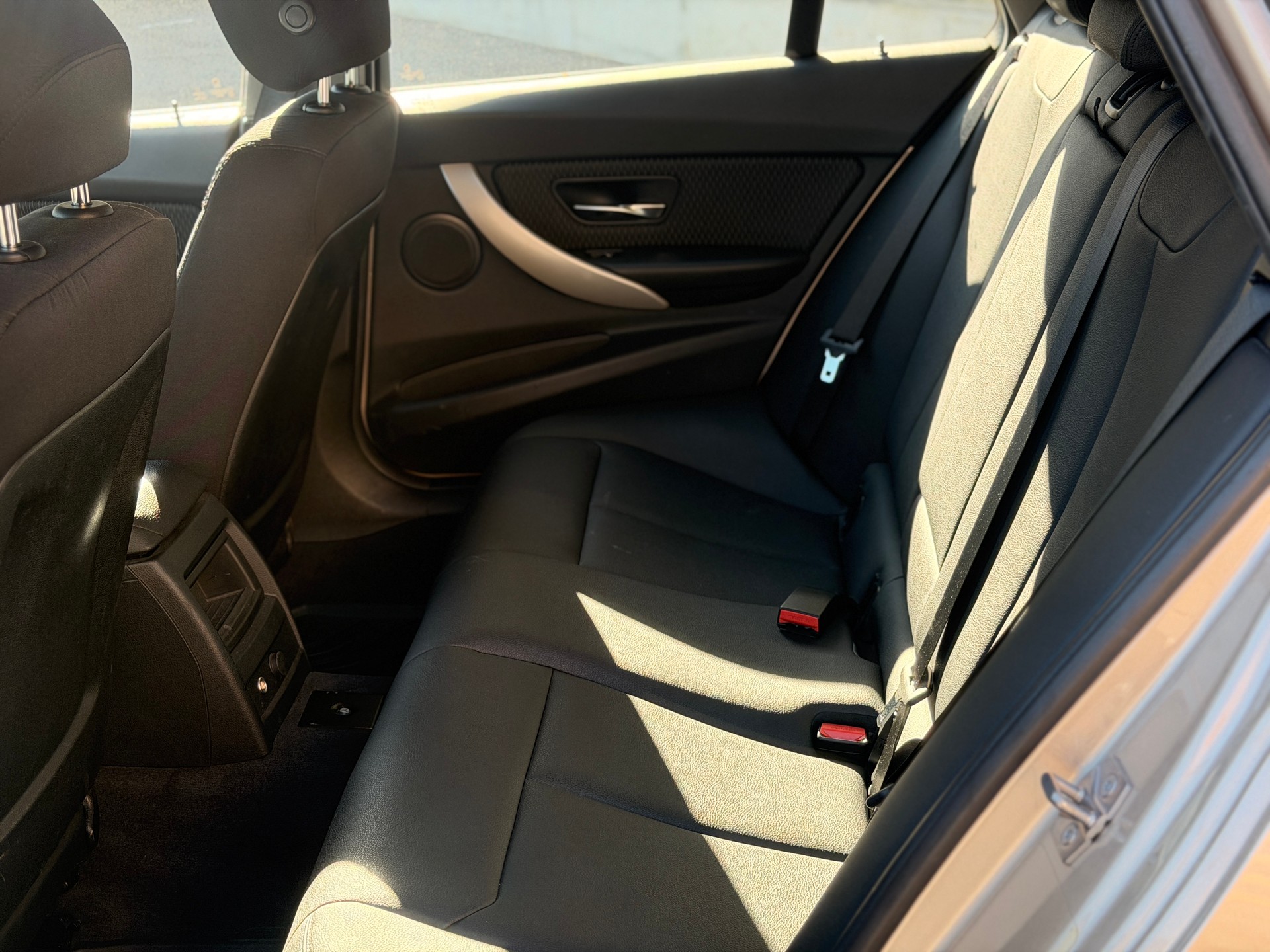 BMW 320d xDrive Touring Sport Line Steptronic-image-19