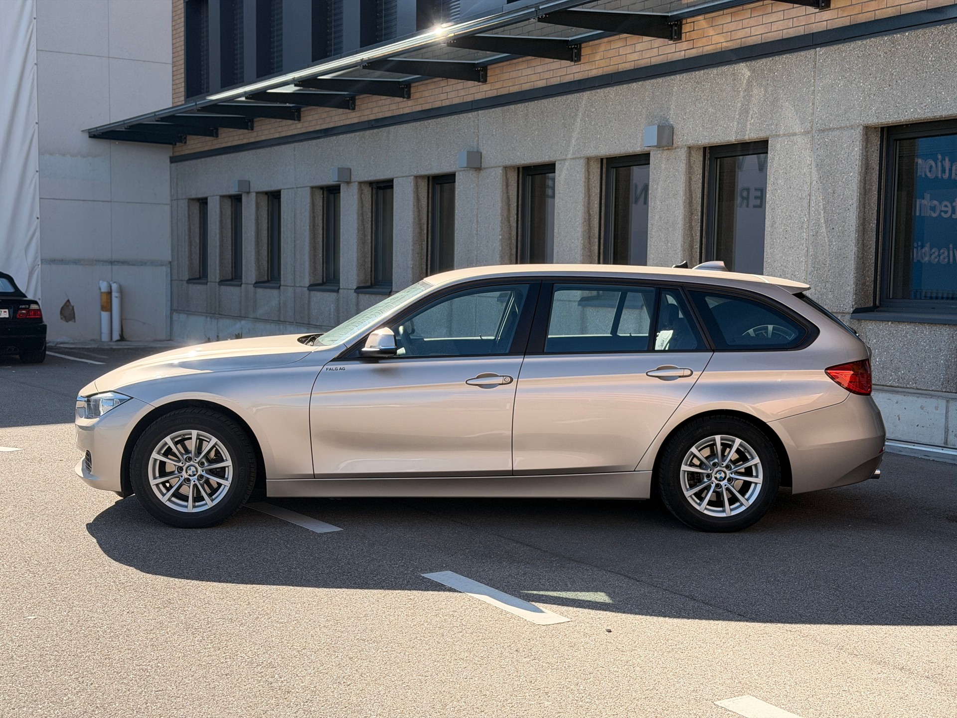 BMW 320d xDrive Touring Sport Line Steptronic-image-1