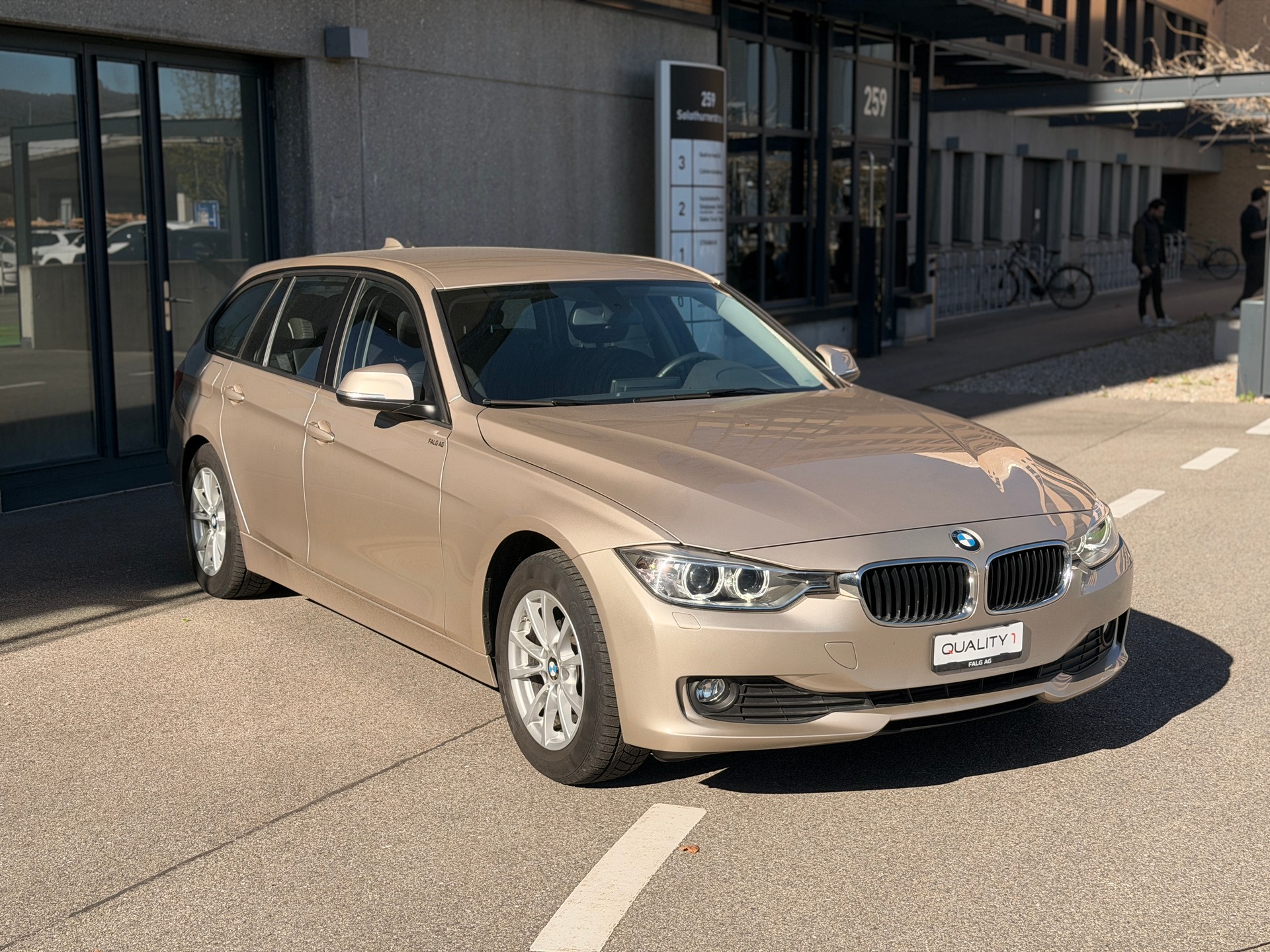 BMW 320d xDrive Touring Sport Line Steptronic-image-3