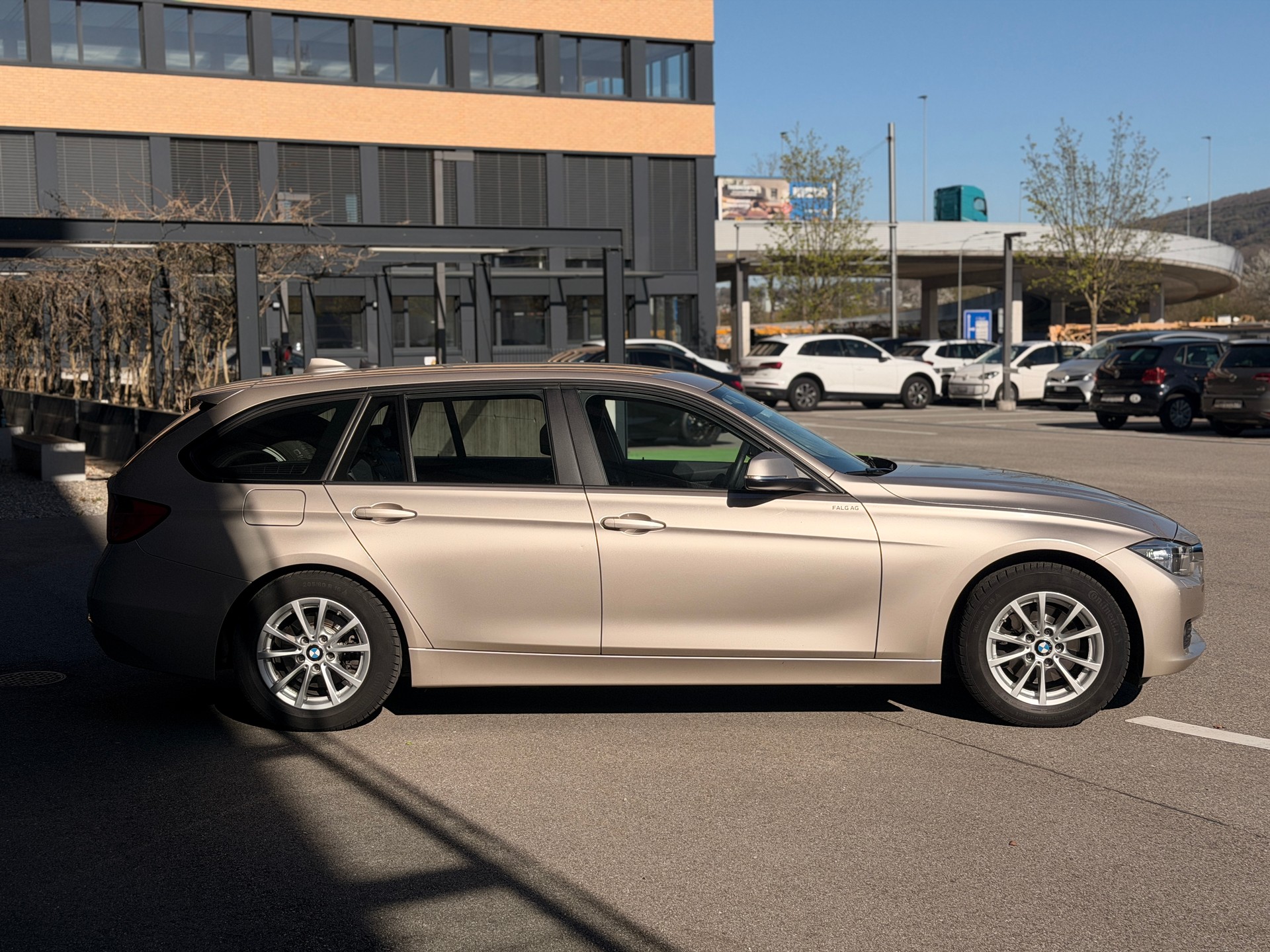 BMW 320d xDrive Touring Sport Line Steptronic-image-4