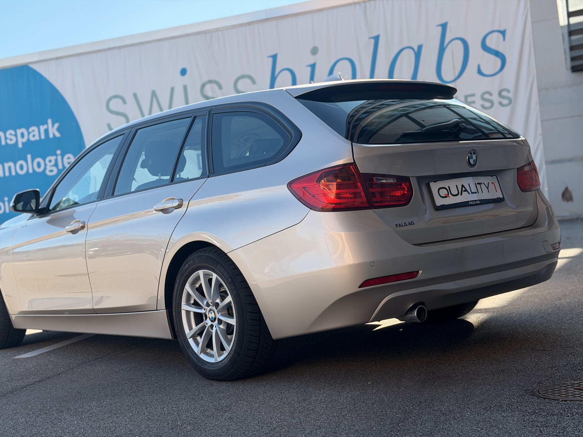 BMW 320d xDrive Touring Sport Line Steptronic-image-9
