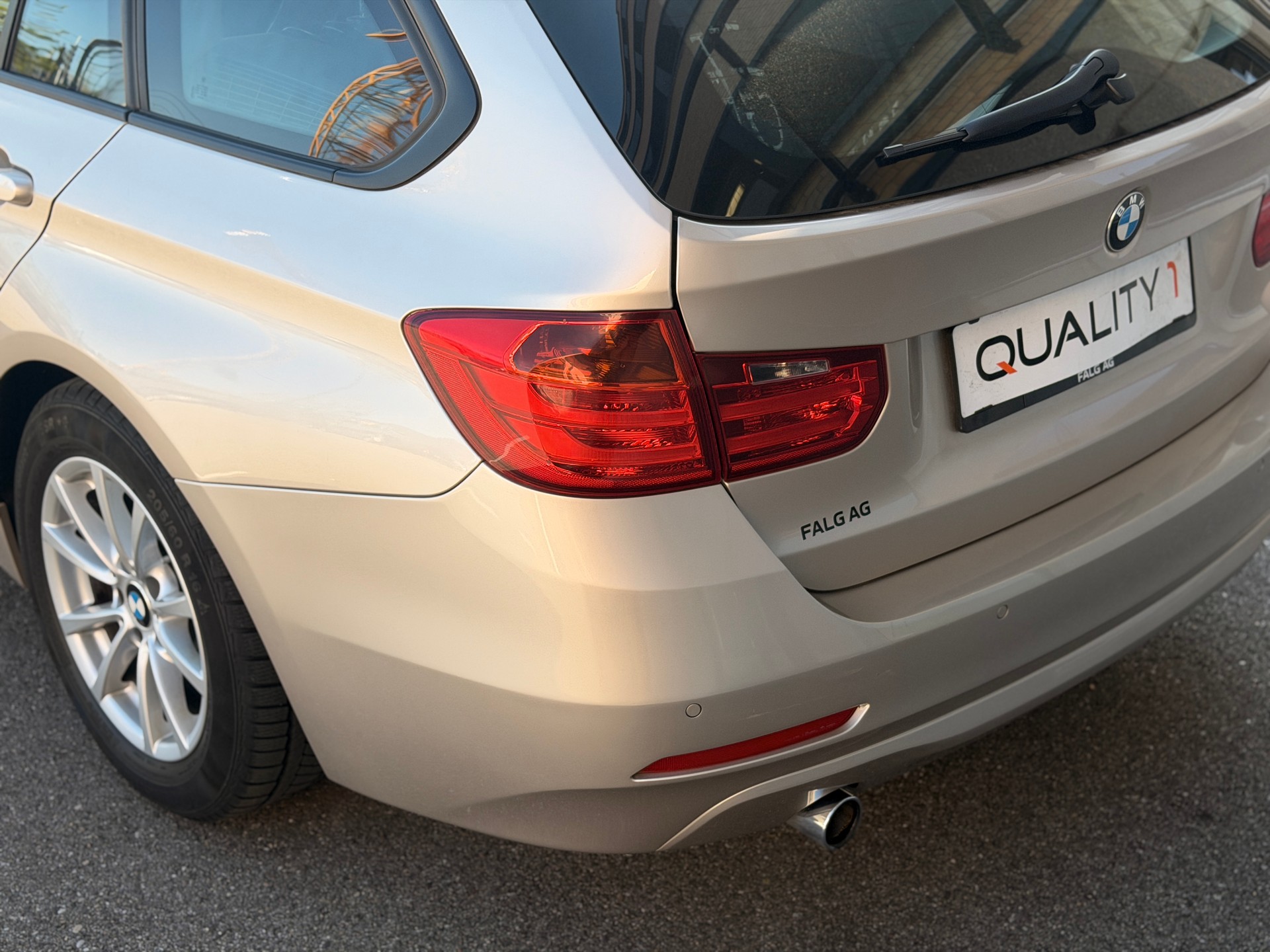BMW 320d xDrive Touring Sport Line Steptronic-image-10