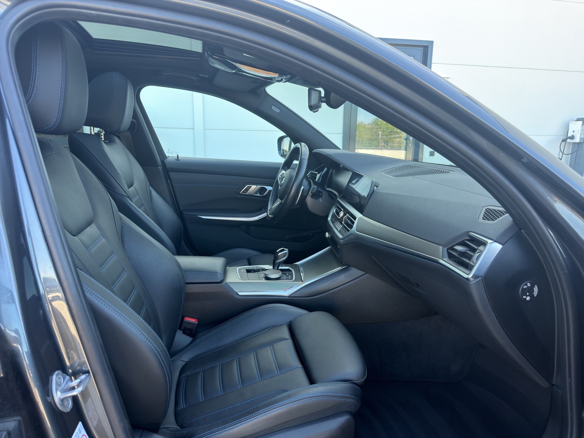BMW 330e xDrive M Sport-image-18