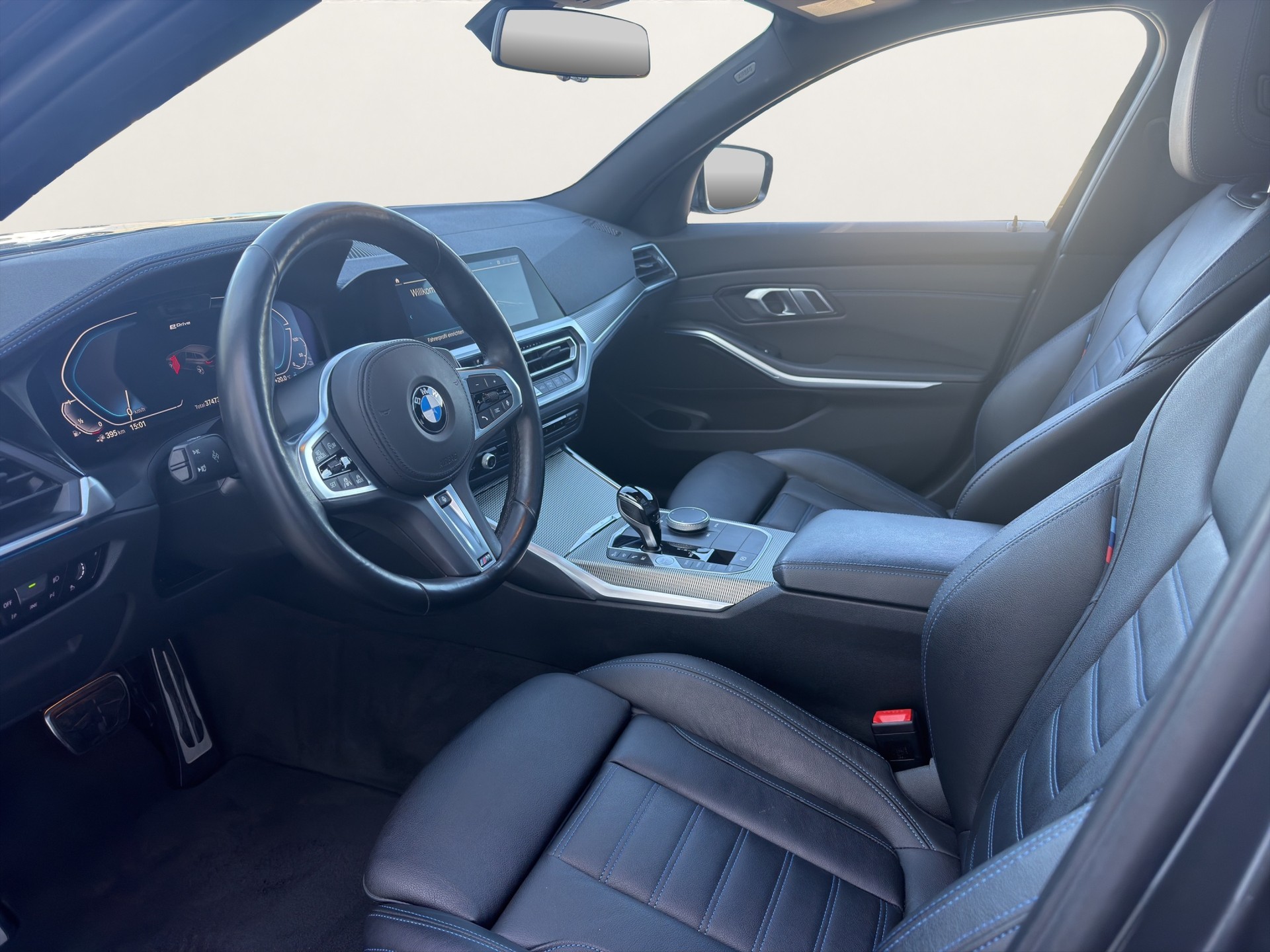 BMW 330e xDrive M Sport-image-9