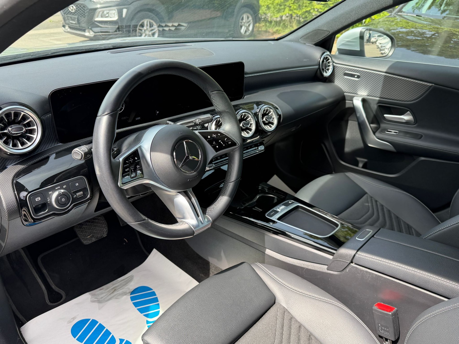 MERCEDES-BENZ A 200 Progressive 7G-DCT-image-9