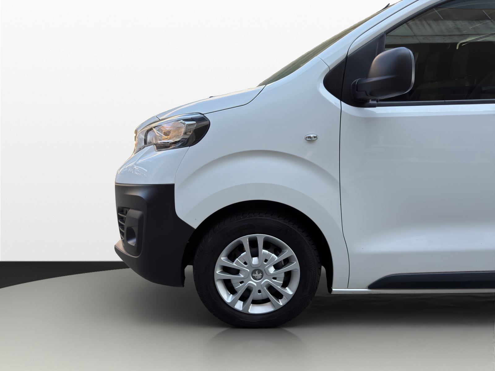 PEUGEOT Expert 2.0 BlueHDi 140 S&S Premium Standard-image-19