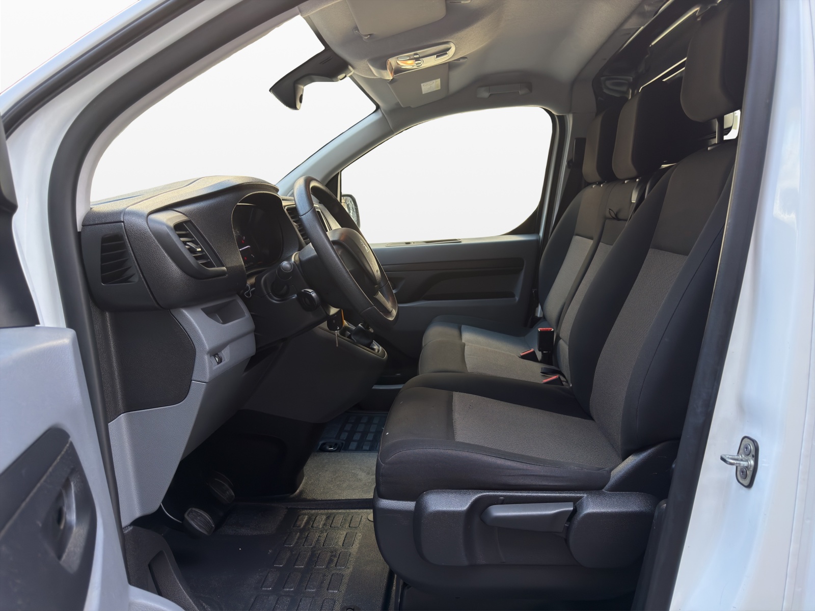 PEUGEOT Expert 2.0 BlueHDi 140 S&S Premium Standard-image-7