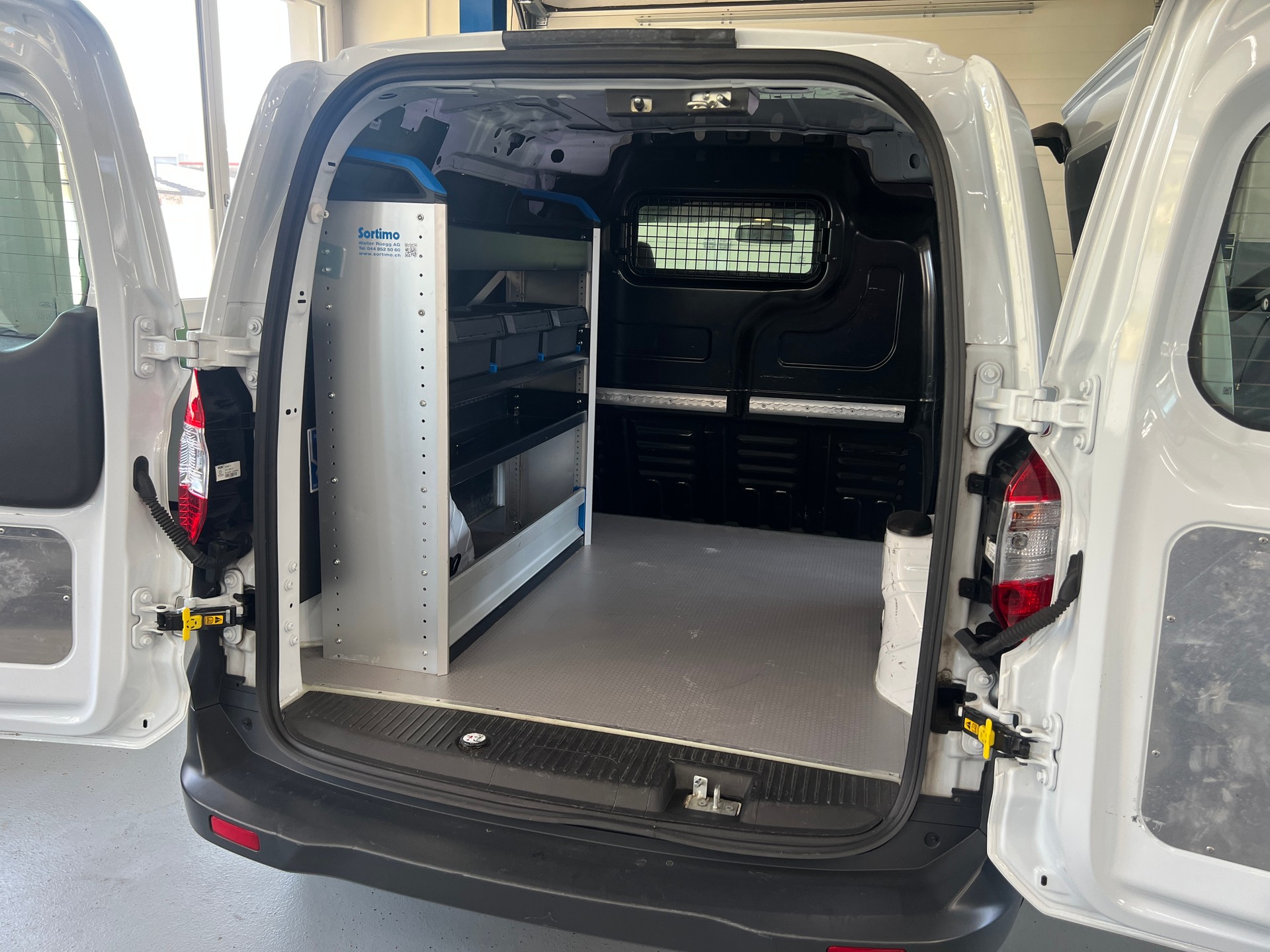 FORD Transit Courier Van 1.5 TDCi Trend-image-8