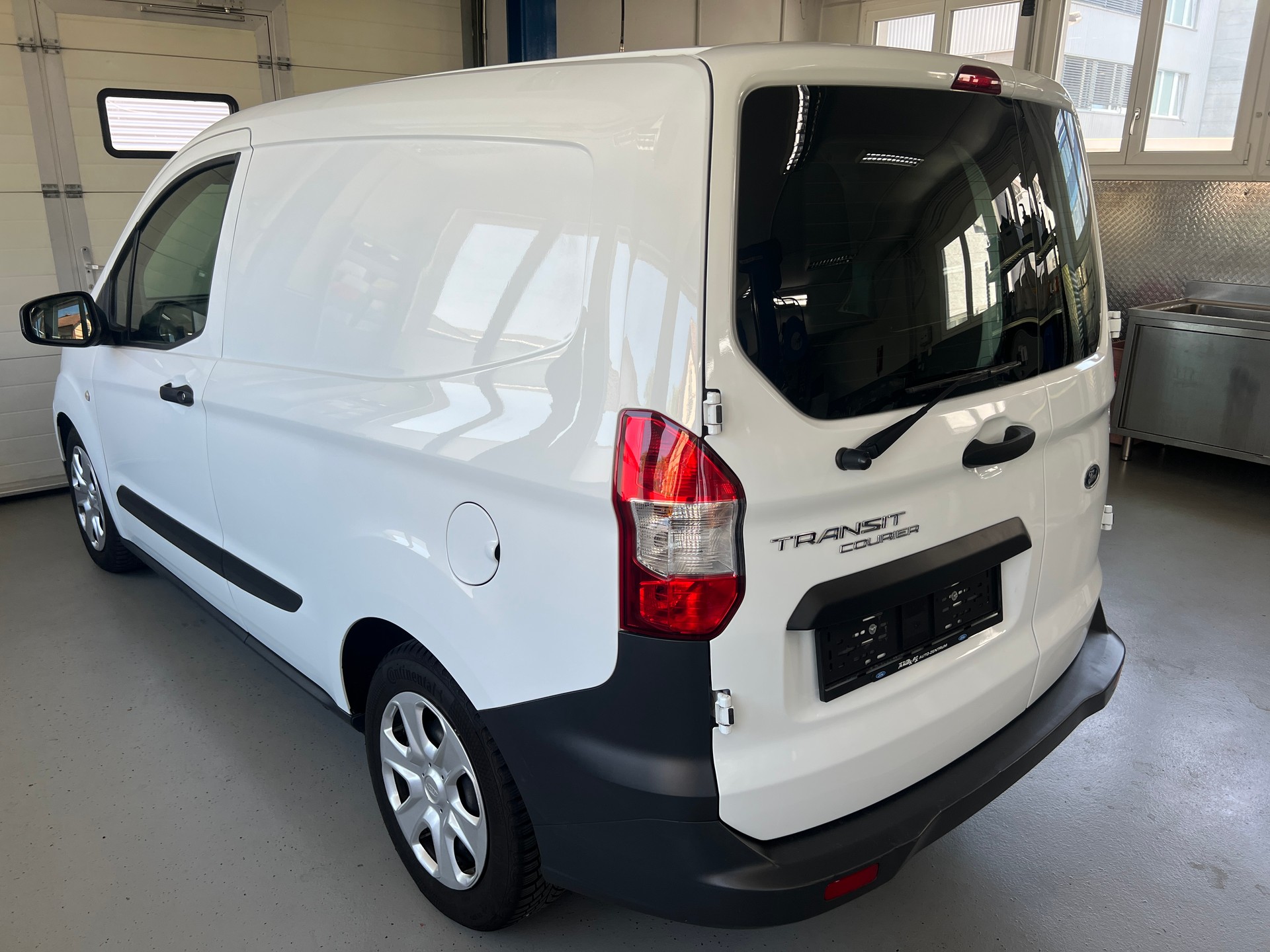 FORD Transit Courier Van 1.5 TDCi Trend-image-2