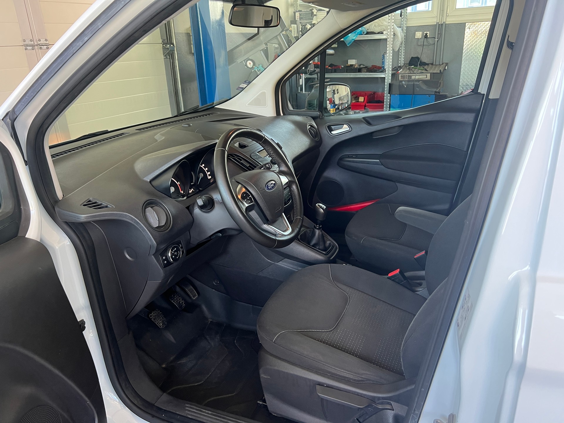 FORD Transit Courier Van 1.5 TDCi Trend-image-4