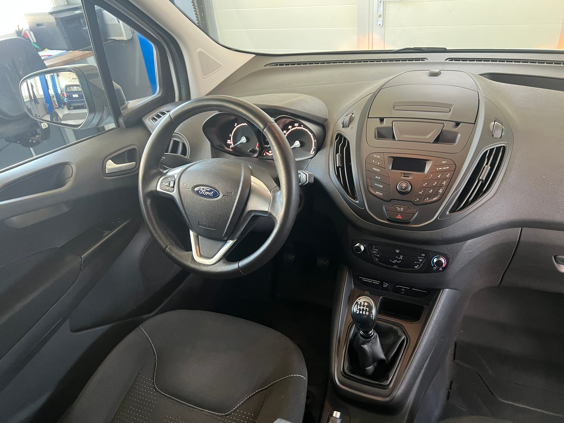 FORD Transit Courier Van 1.5 TDCi Trend-image-6