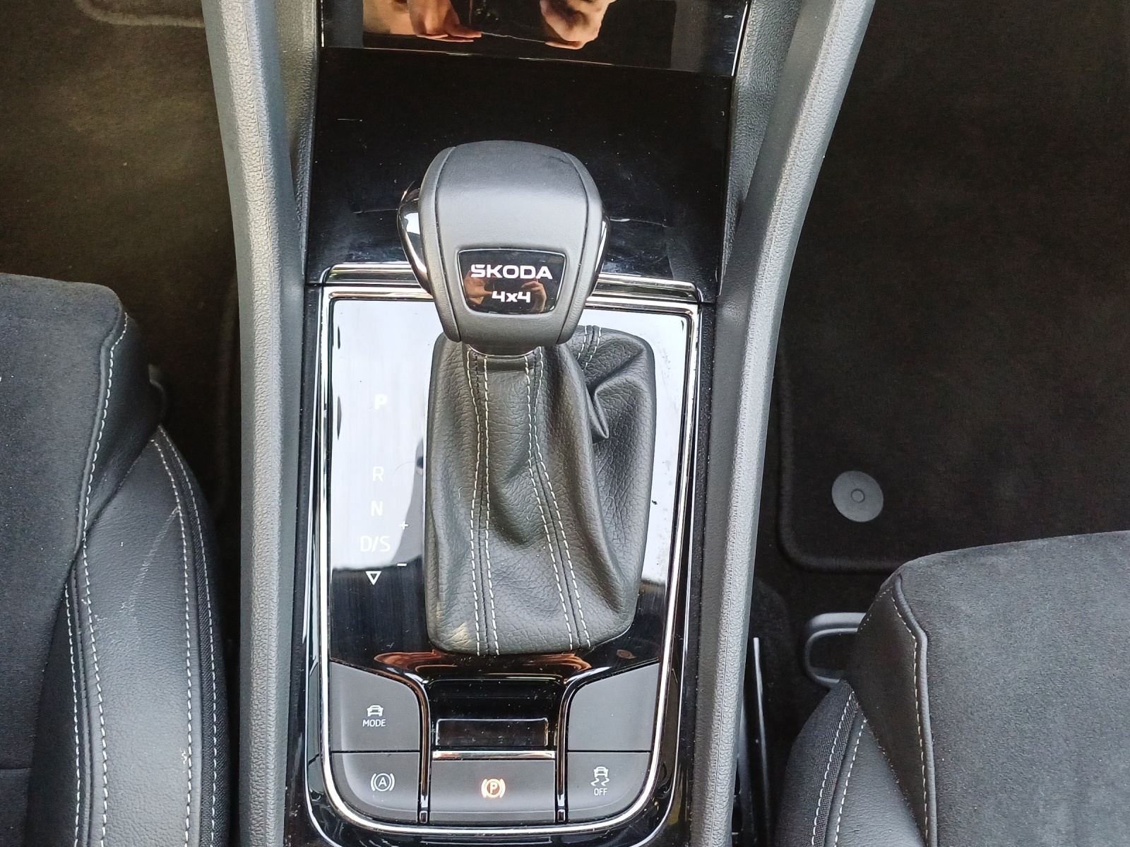 SKODA Karoq 2.0 TSI SportLine 4x4 DSG-image-15