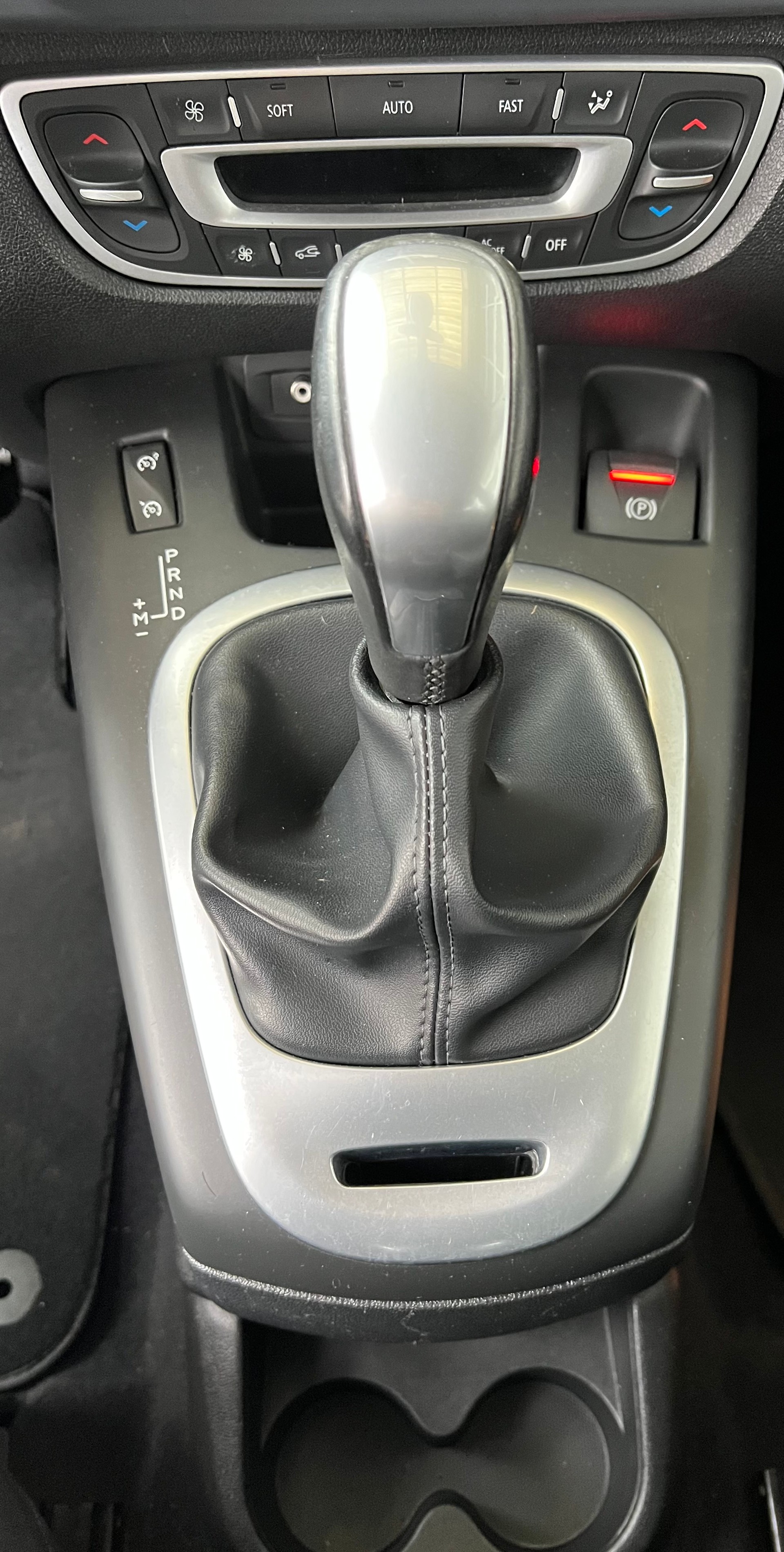 RENAULT Grand Scénic 2.0 16V Dynamique AUTOMAT X-Tronic CVT-image-3