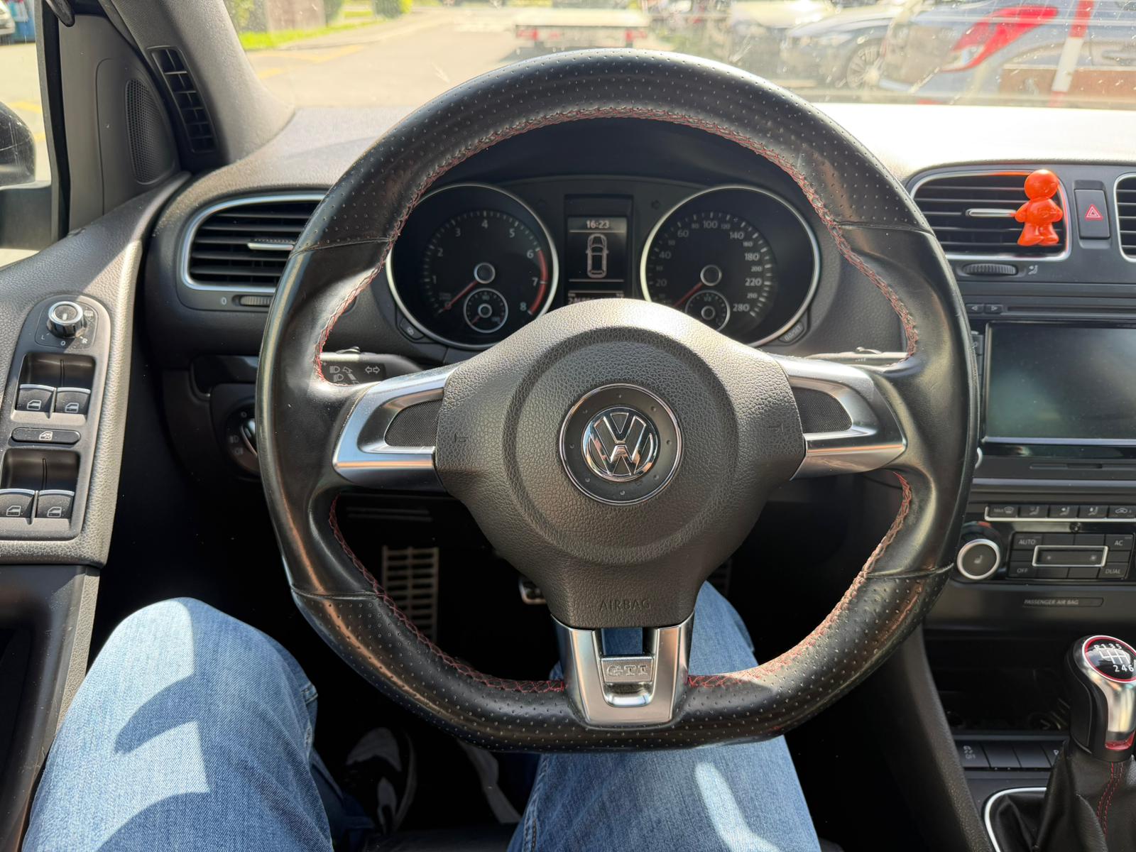 VW Golf 2.0 TSI GTI-image-9