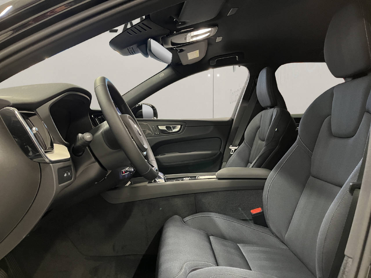 VOLVO XC60 2.0 T6 TE Plus Dark eAWD-image-6