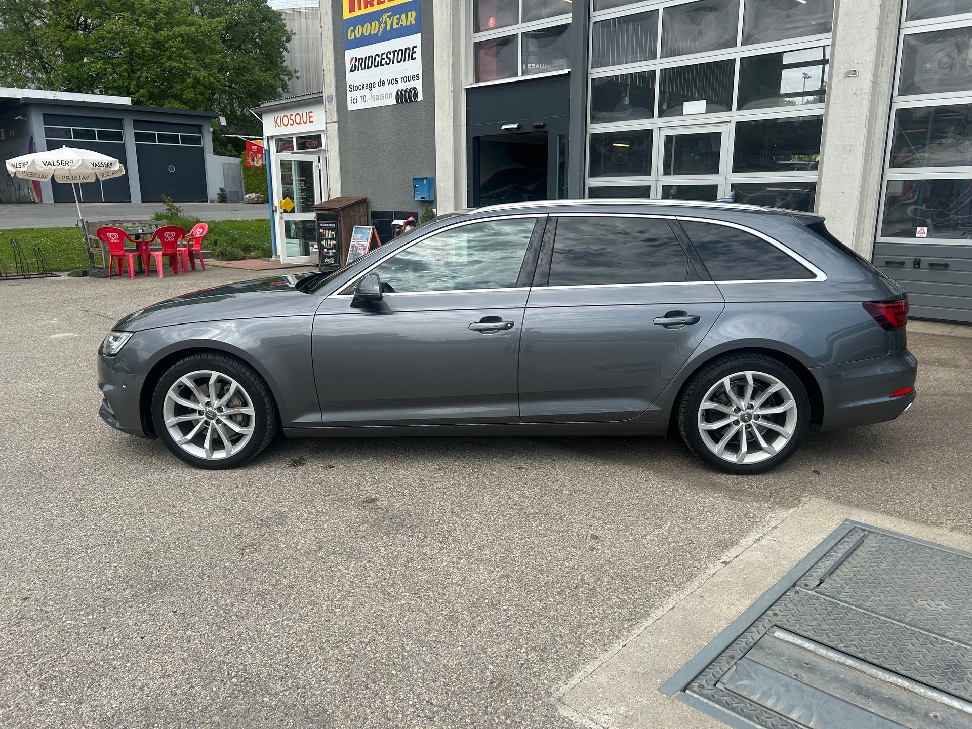 AUDI A4 Avant 40 TDI quattro S-tronic-image-2