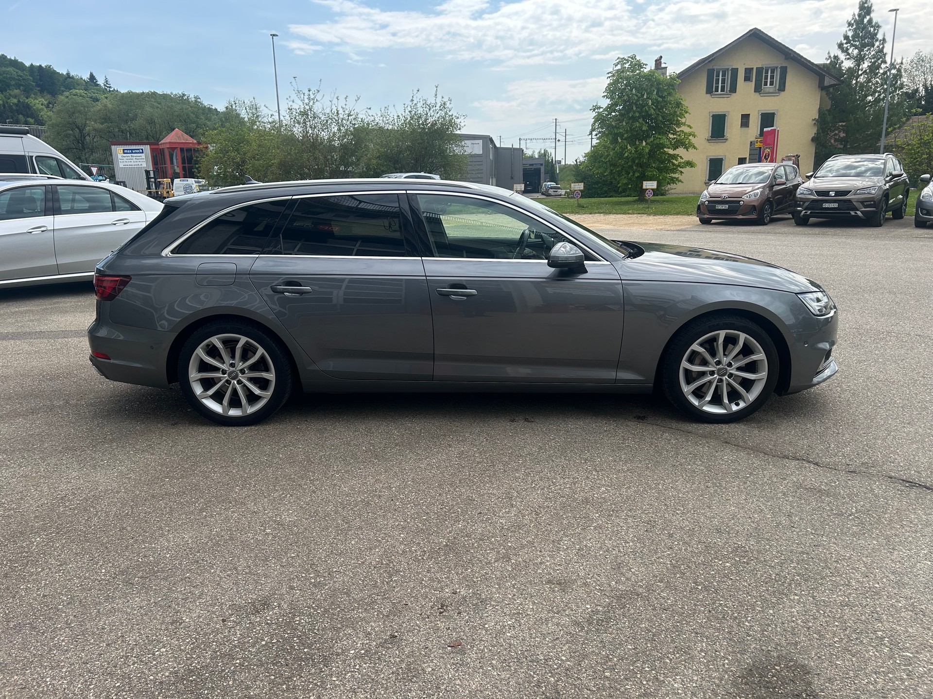 AUDI A4 Avant 40 TDI quattro S-tronic-image-5