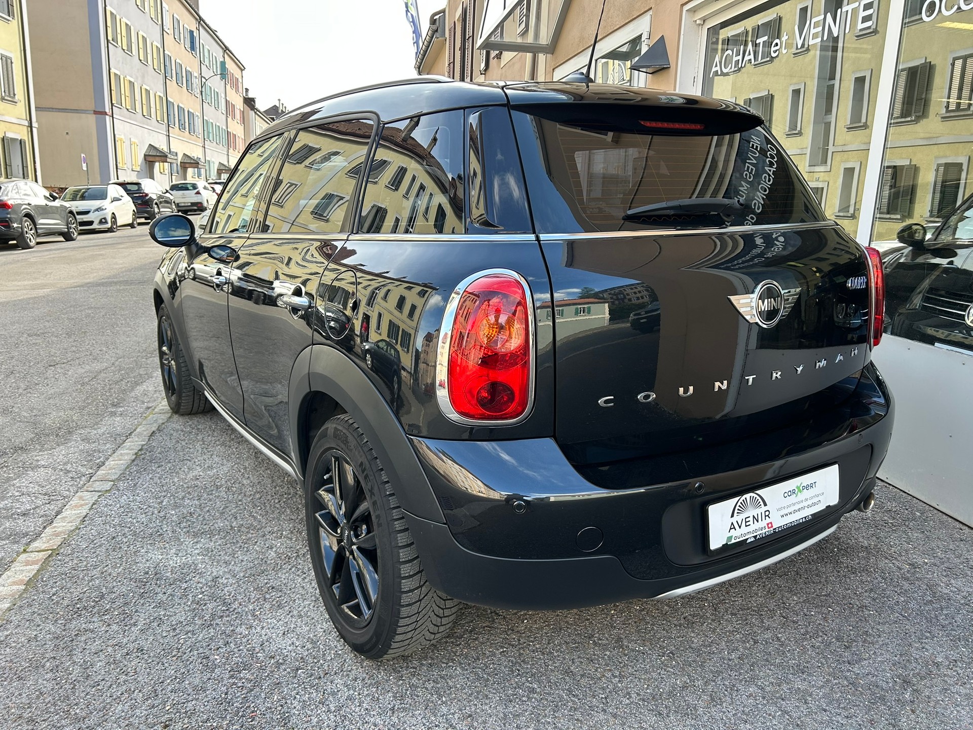 MINI Countryman R60 1.6i Cooper ALL4-image-2