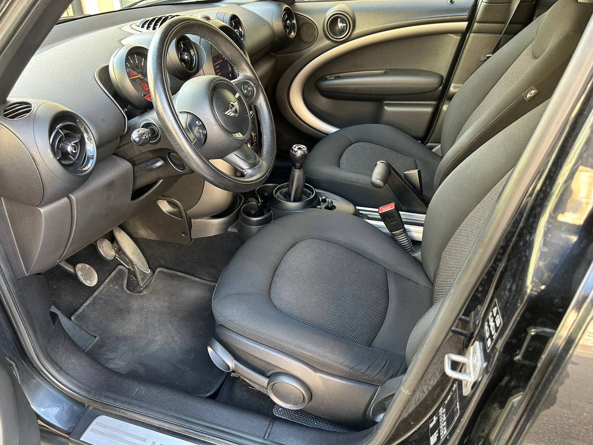 MINI Countryman R60 1.6i Cooper ALL4-image-6
