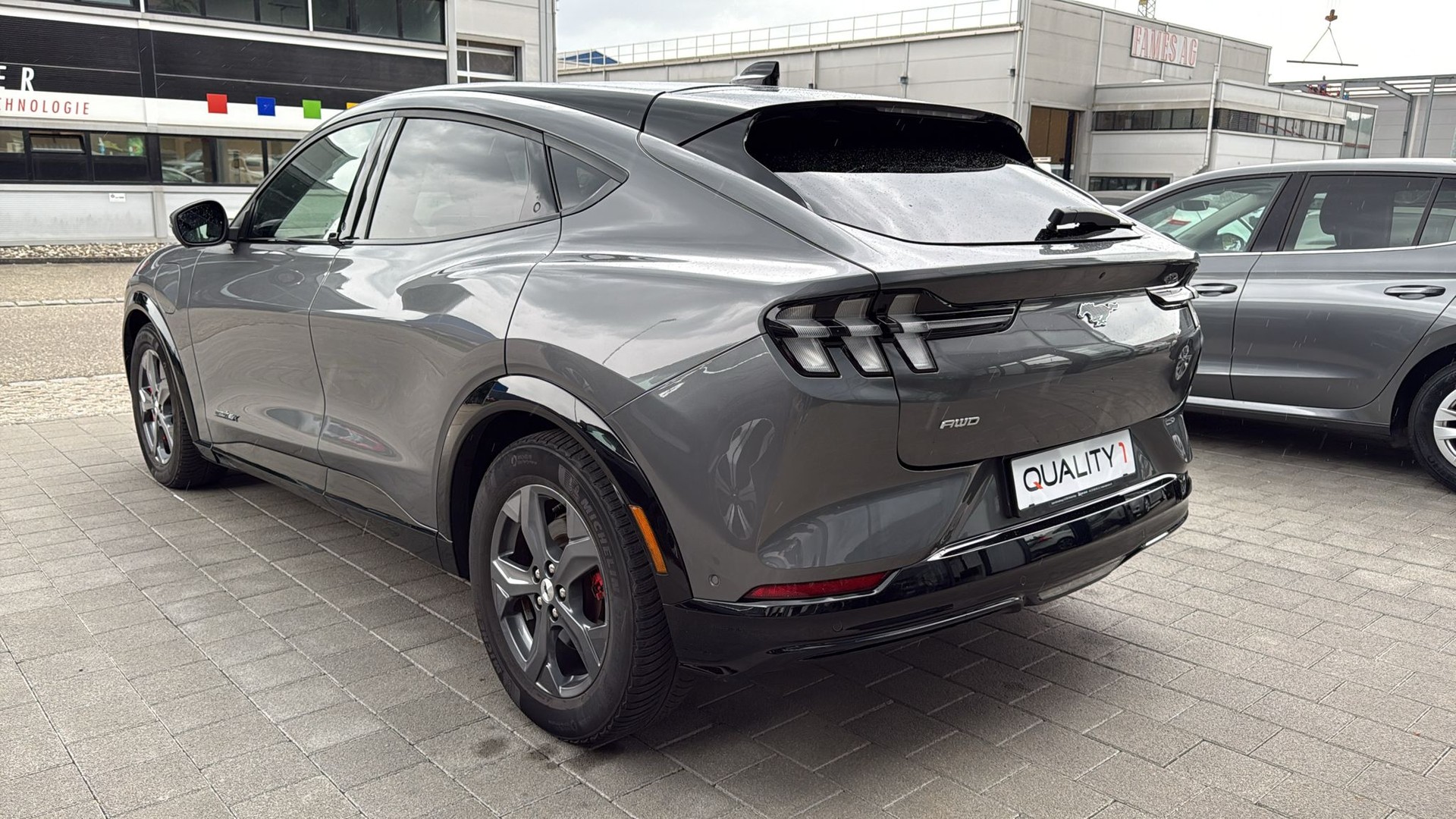 FORD Mustang MACH-E AWD 91 kWh-image-18