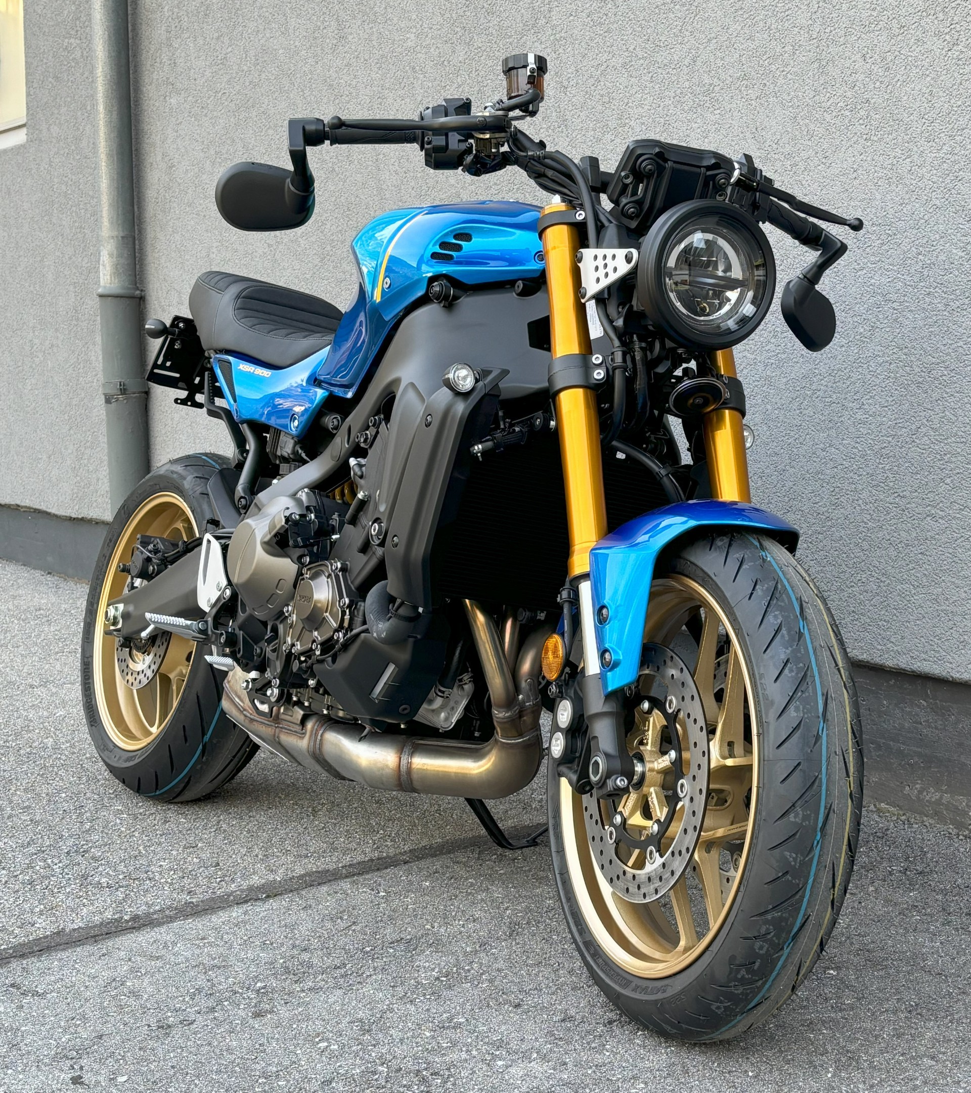 YAMAHA XSR 900-showroom-element-1