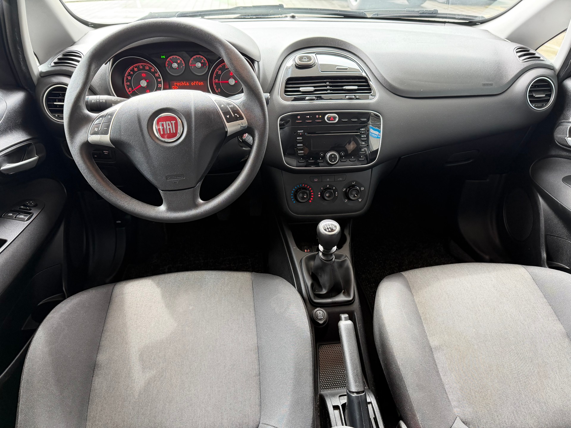 FIAT Punto 1.4 Lounge-image-8