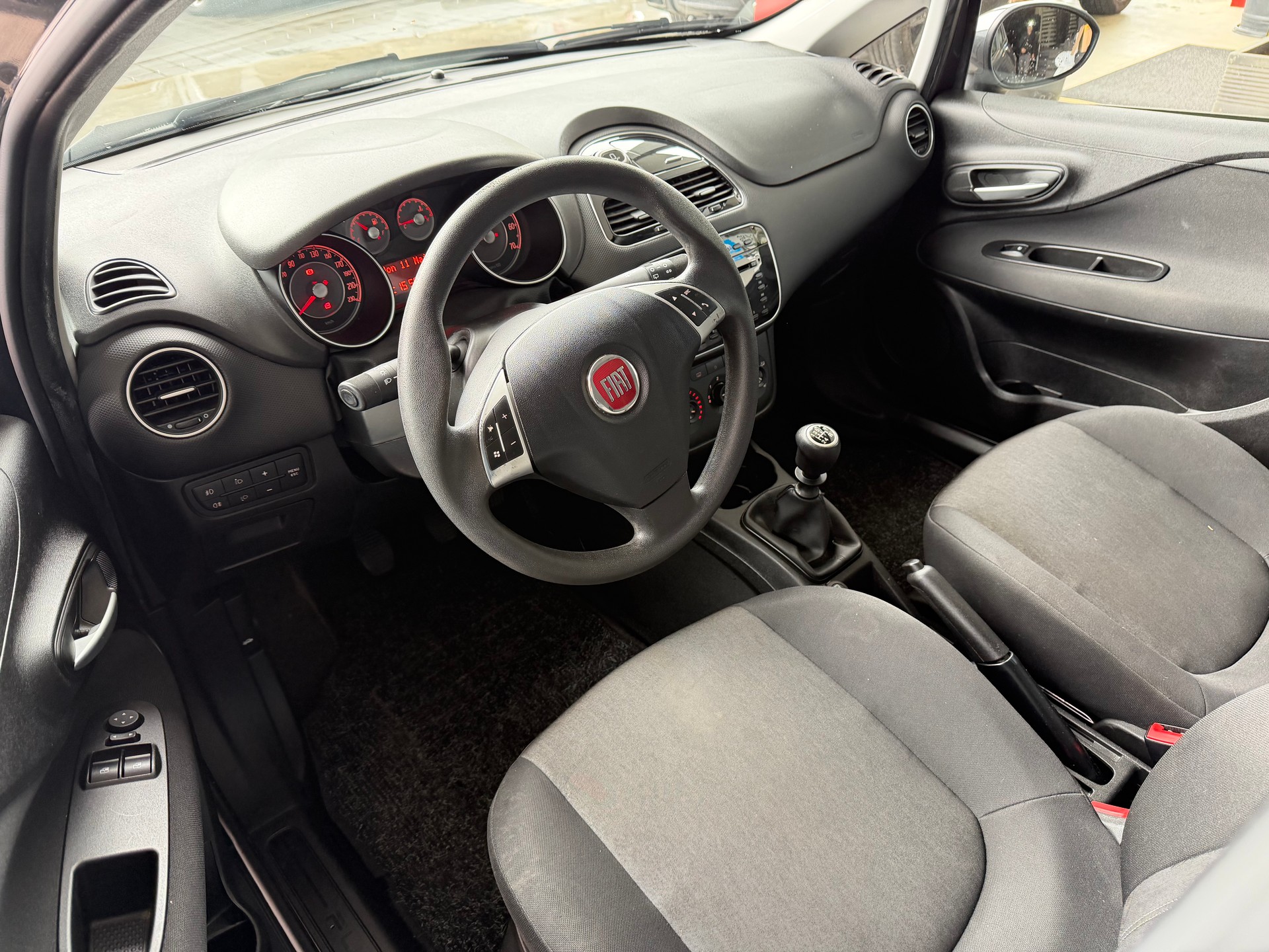 FIAT Punto 1.4 Lounge-image-7