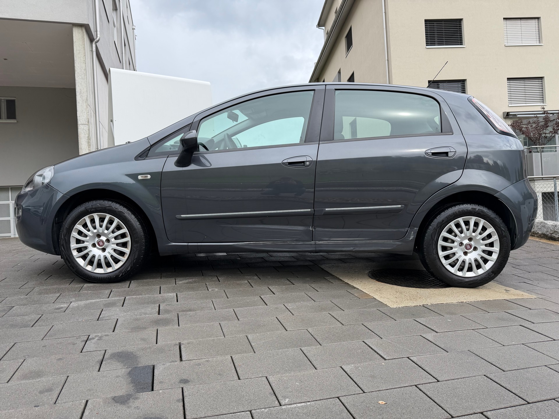 FIAT Punto 1.4 Lounge-image-1
