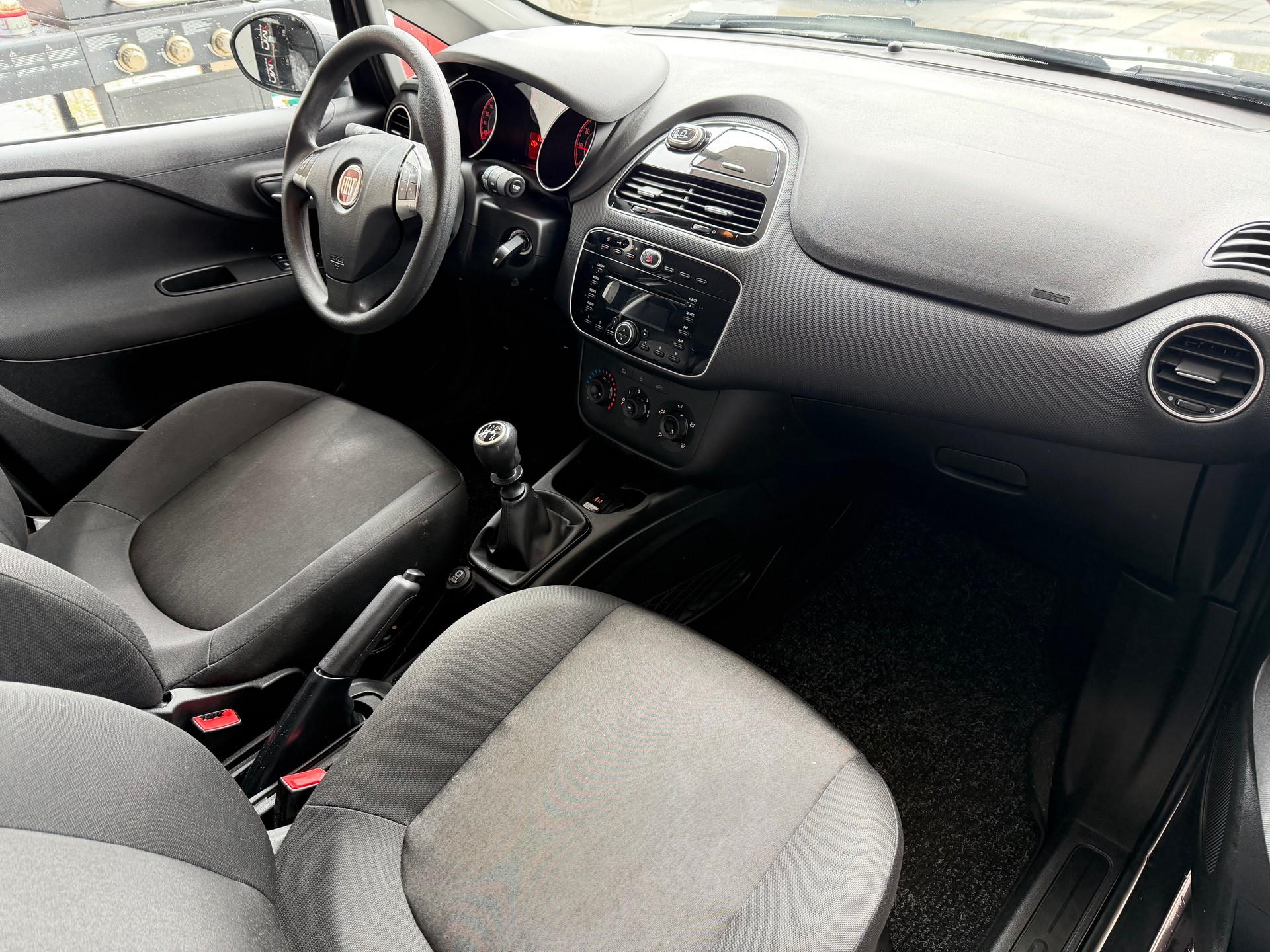 FIAT Punto 1.4 Lounge-image-11