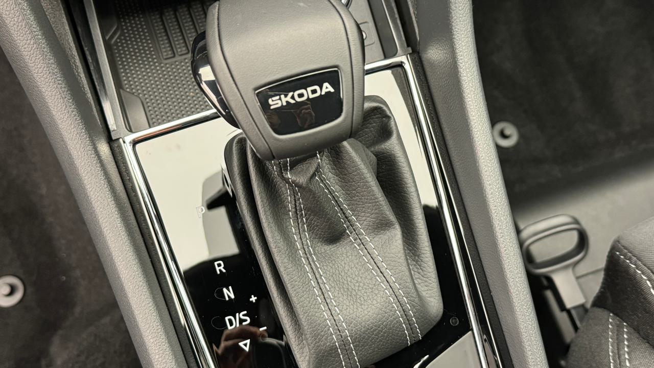 SKODA Karoq 1.5 TSI SportLine DSG-image-10