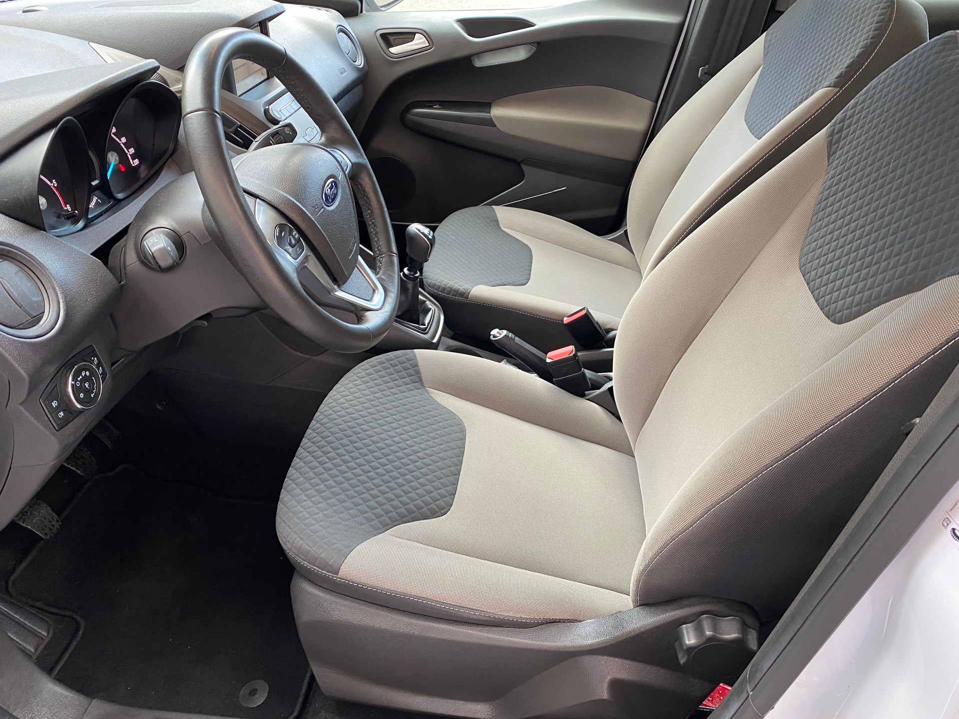 FORD Transit Courier Combi 1.5 TDCi Ambiente-image-2