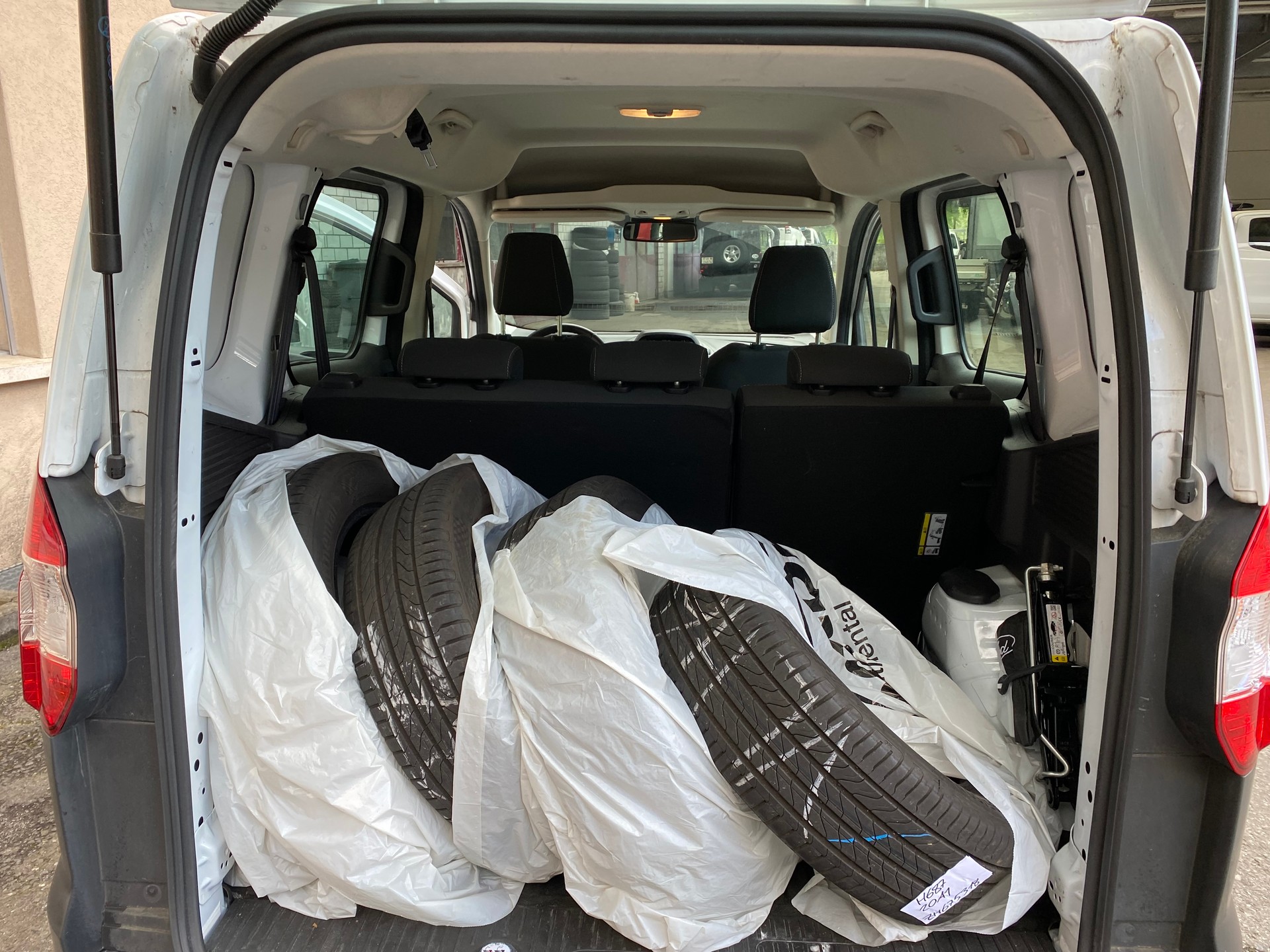 FORD Transit Courier Combi 1.5 TDCi Ambiente-image-8