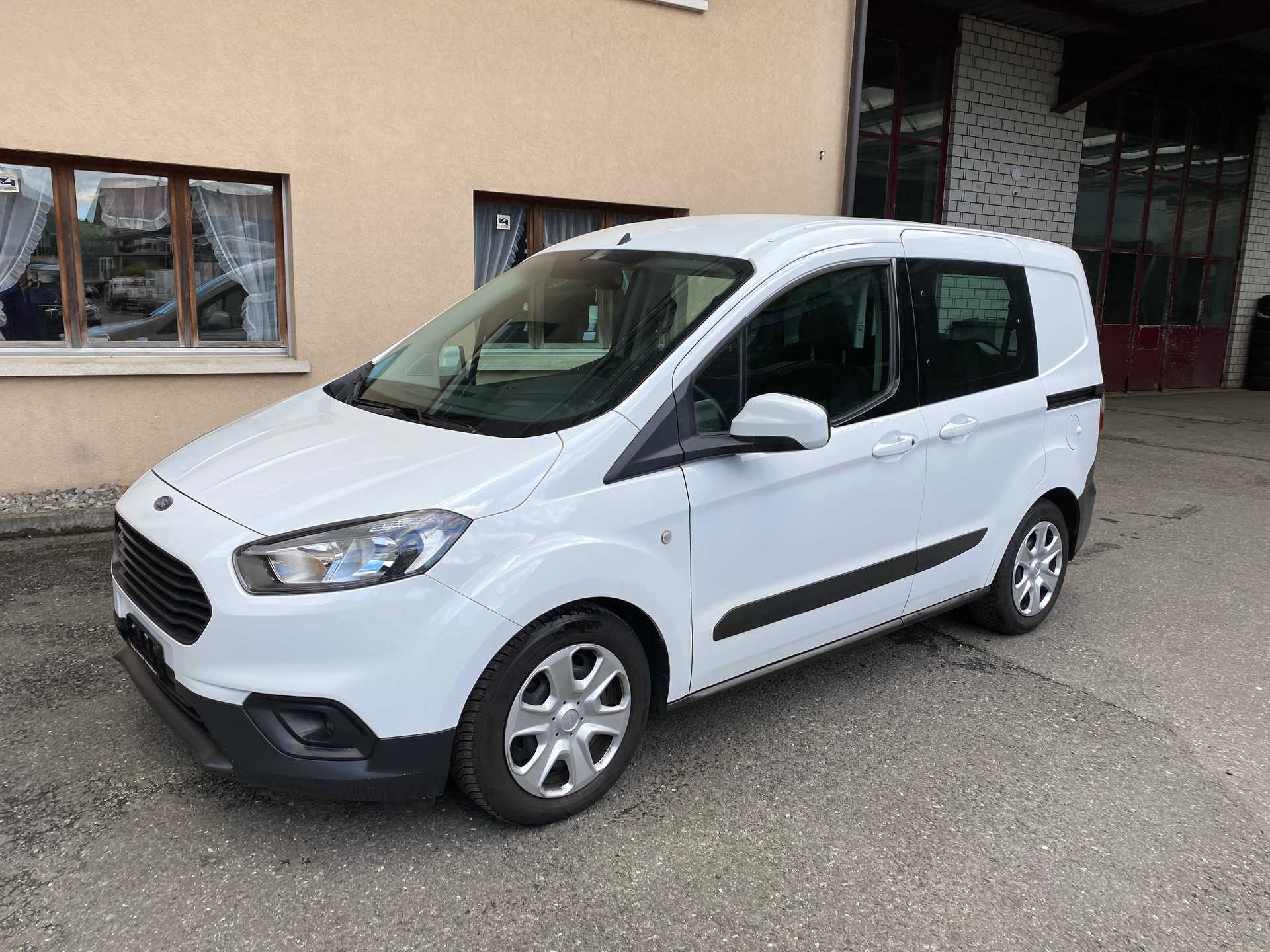 FORD Transit Courier Combi 1.5 TDCi Ambiente-image-13