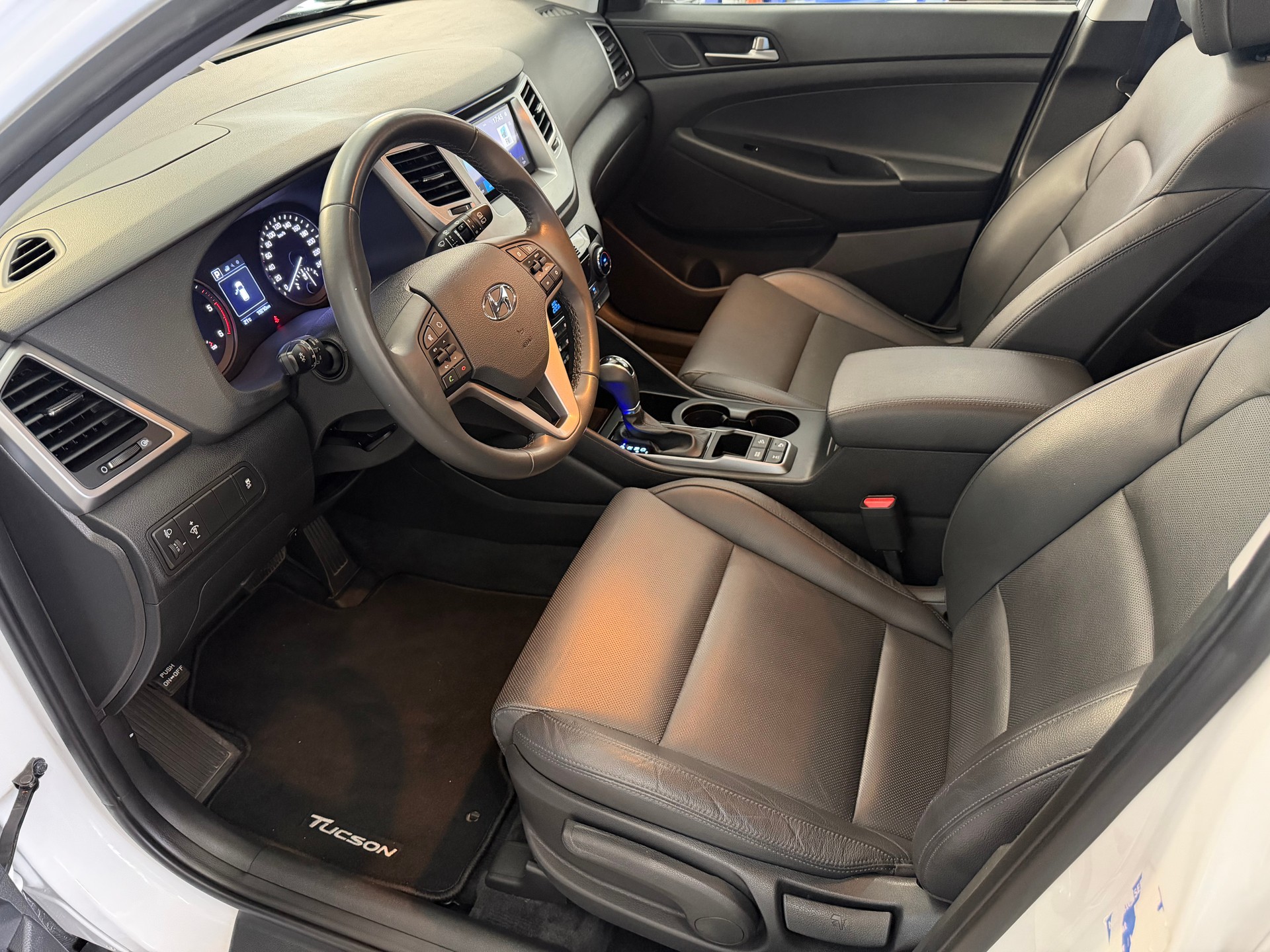 HYUNDAI Tucson 2.0 CRDI Plena 4WD Automatic-image-9