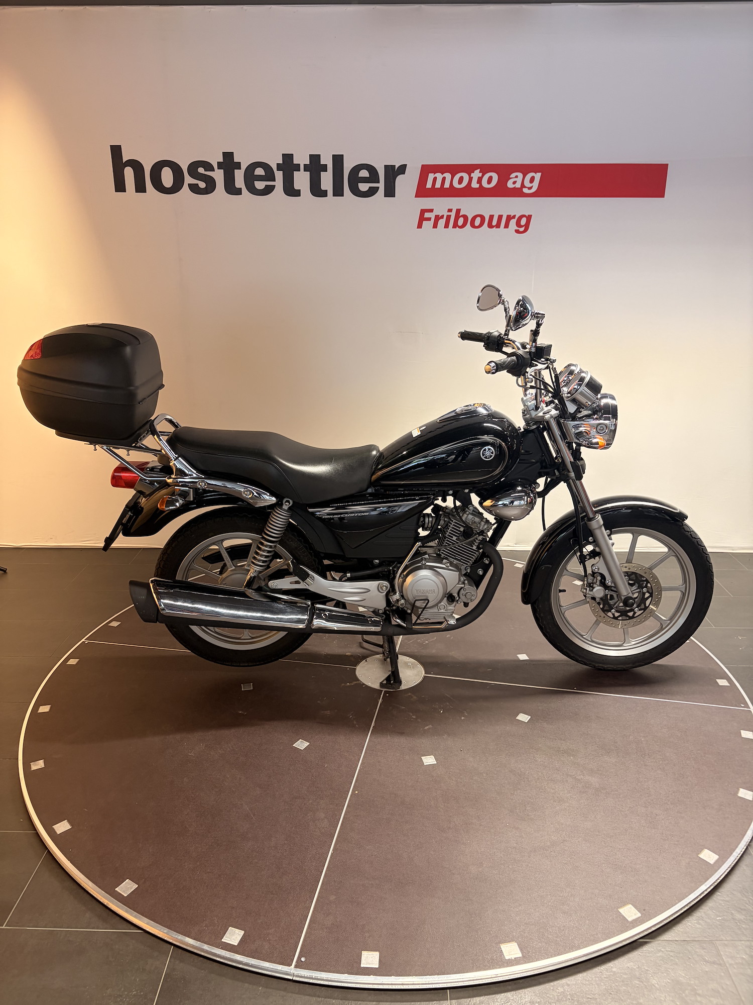 YAMAHA YBR 125 Custom-showroom-element-1