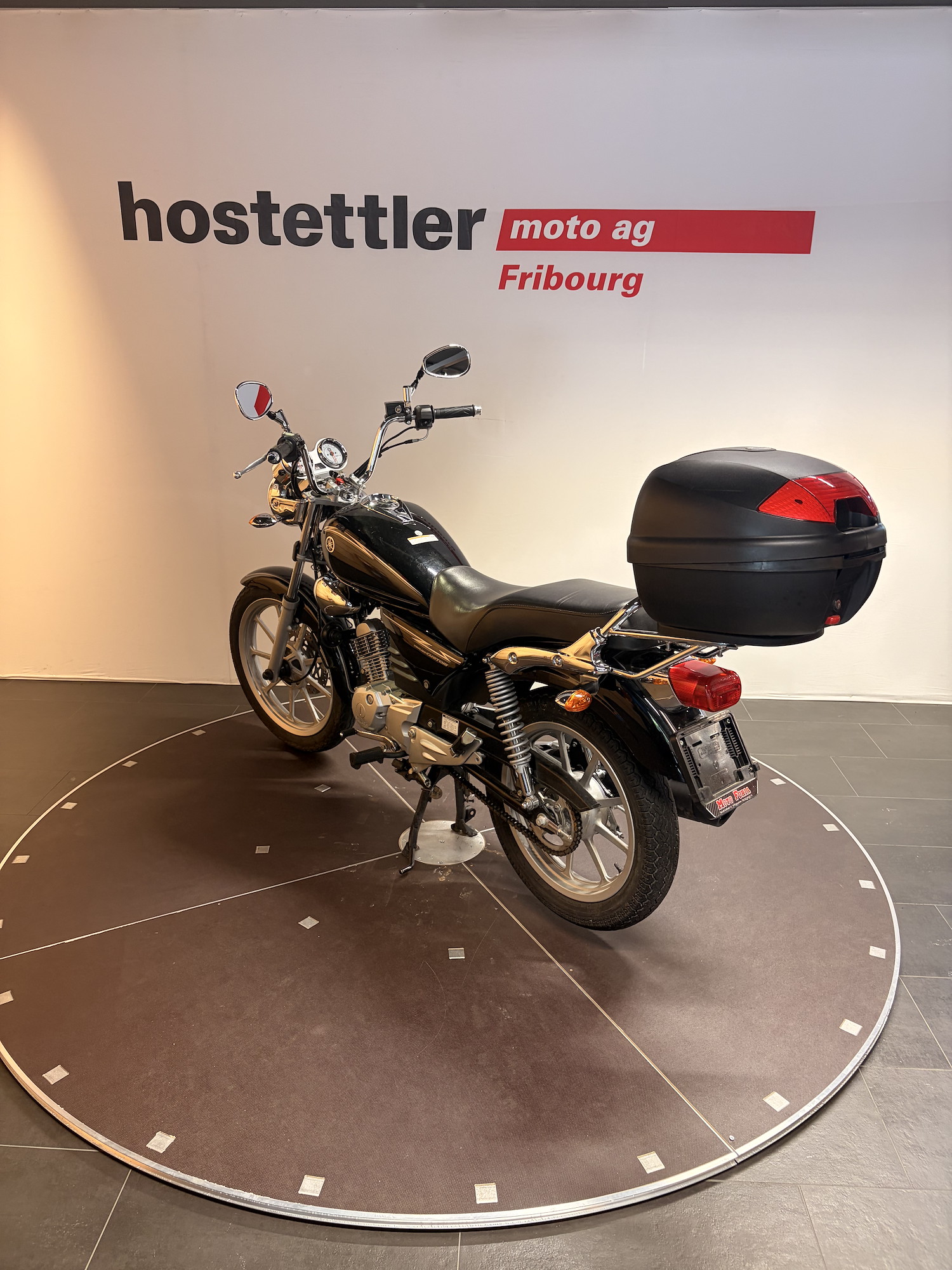 YAMAHA YBR 125 Custom-showroom-element-3