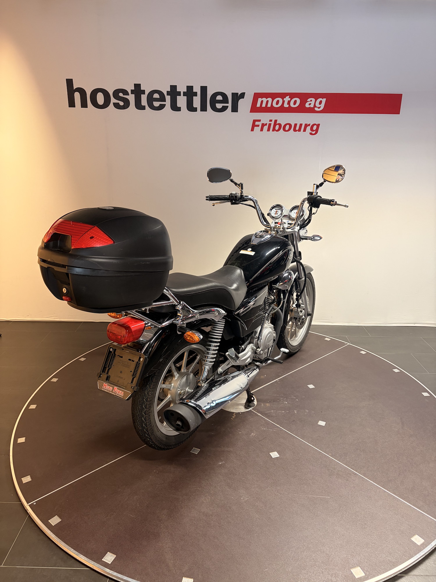 YAMAHA YBR 125 Custom-showroom-element-2