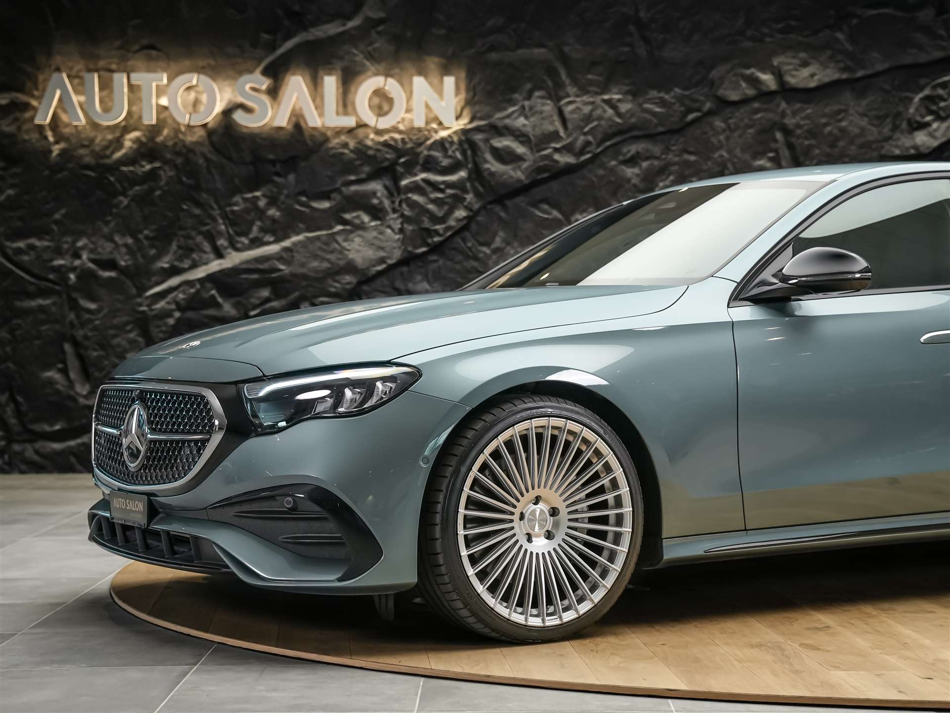 MERCEDES-BENZ E 220 d AMG Line 9G-Tronic *21" Felgen*Assistent Paket*Anhängerkupplung*-image-13