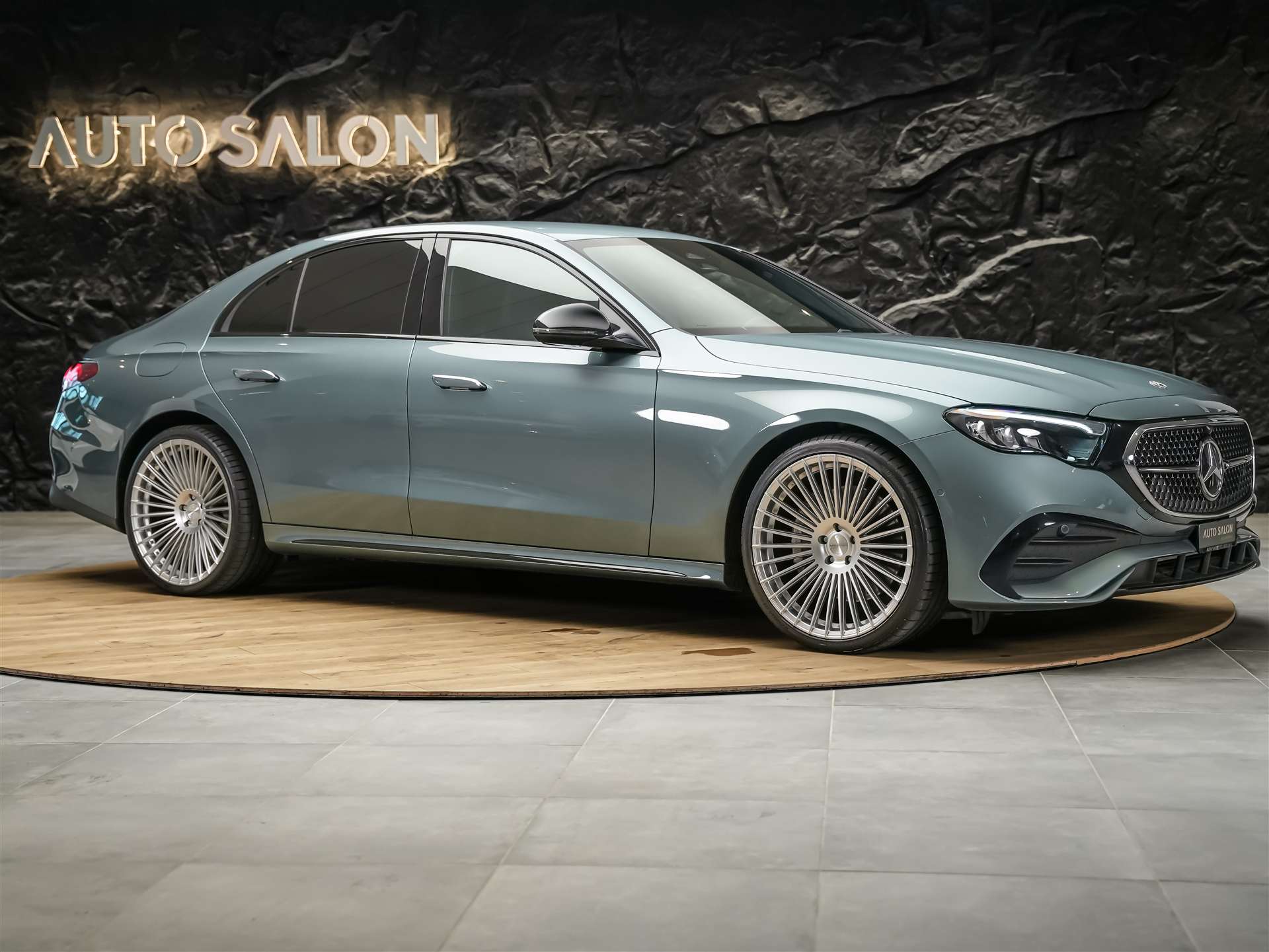 MERCEDES-BENZ E 220 d AMG Line 9G-Tronic *21" Felgen*Assistent Paket*Anhängerkupplung*-image-6