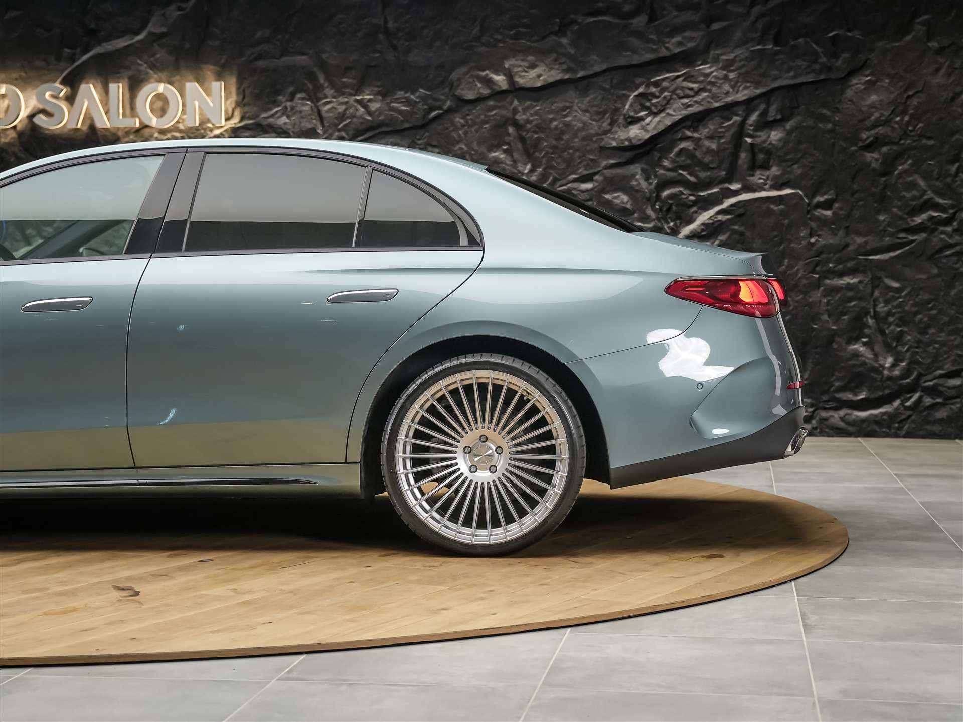 MERCEDES-BENZ E 220 d AMG Line 9G-Tronic *21" Felgen*Assistent Paket*Anhängerkupplung*-image-16