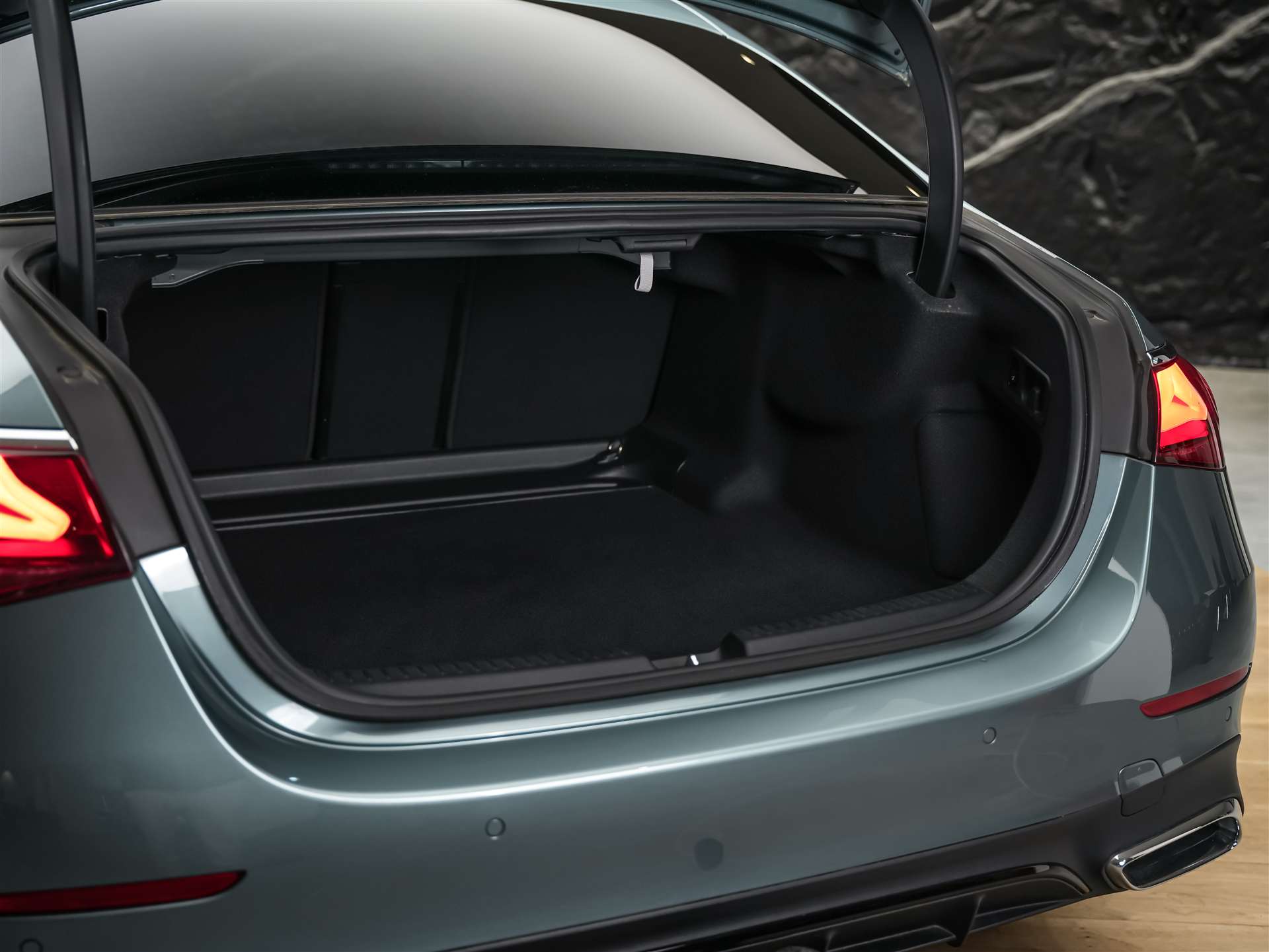 MERCEDES-BENZ E 220 d AMG Line 9G-Tronic *21" Felgen*Assistent Paket*Anhängerkupplung*-image-35