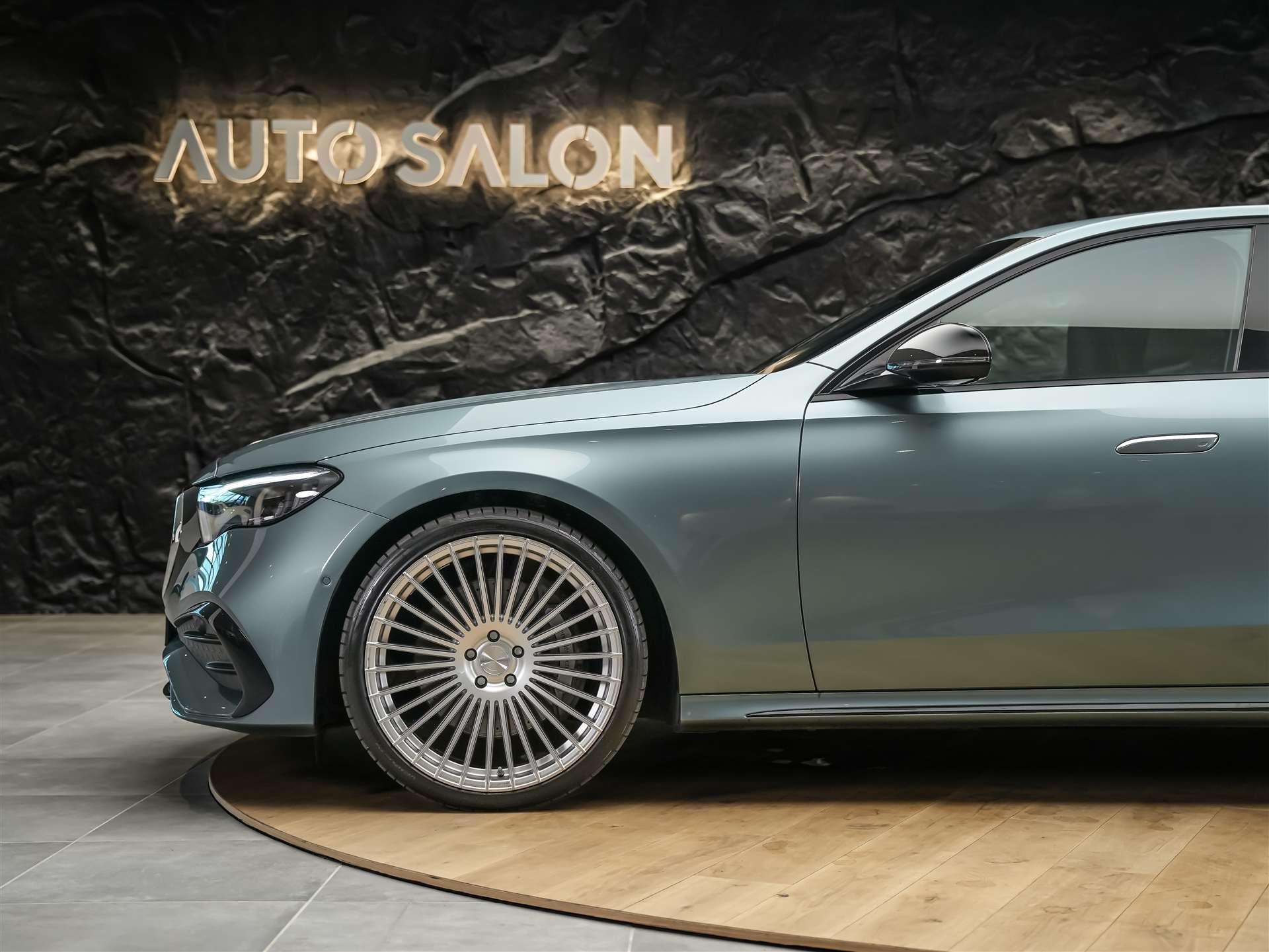 MERCEDES-BENZ E 220 d AMG Line 9G-Tronic *21" Felgen*Assistent Paket*Anhängerkupplung*-image-14