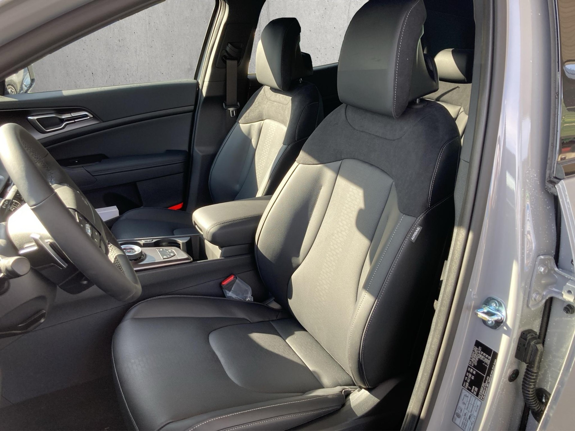 KIA Sportage 1.6 T-GDi Hybrid Black Edition-image-4