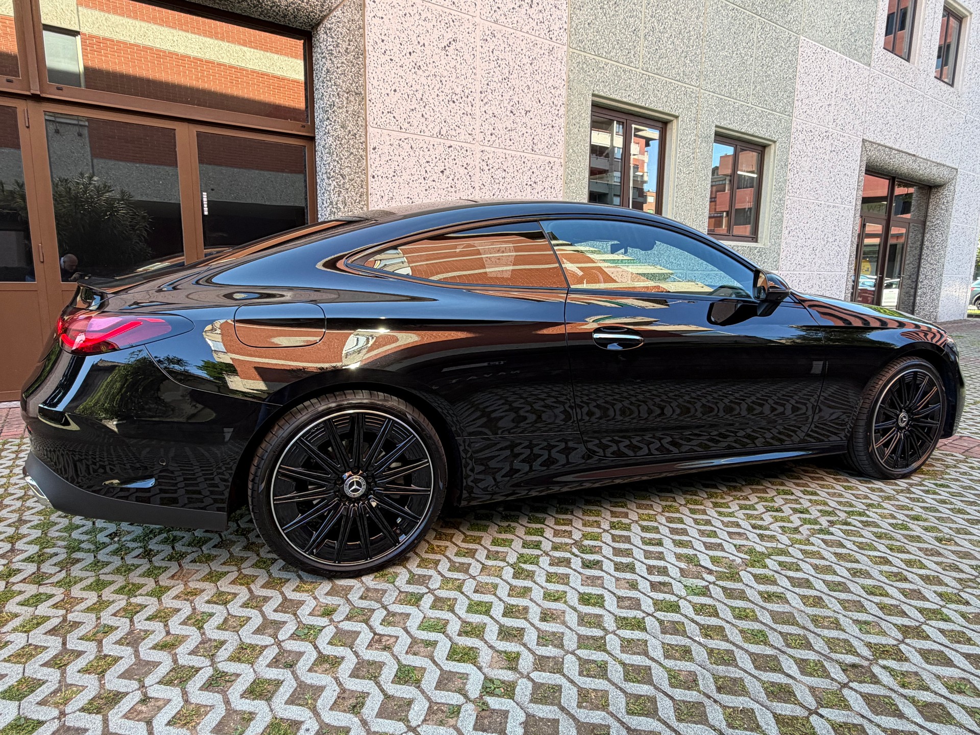 MERCEDES-BENZ CLE 300 Coupé 4Matic 9G-Tronic-image-3