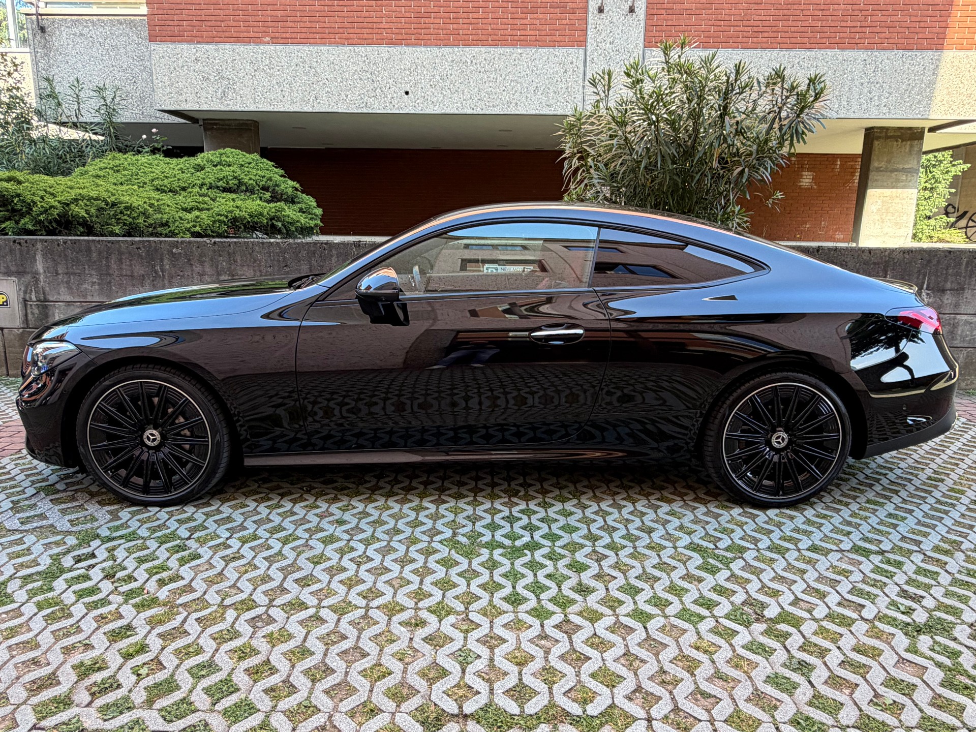 MERCEDES-BENZ CLE 300 Coupé 4Matic 9G-Tronic-image-4