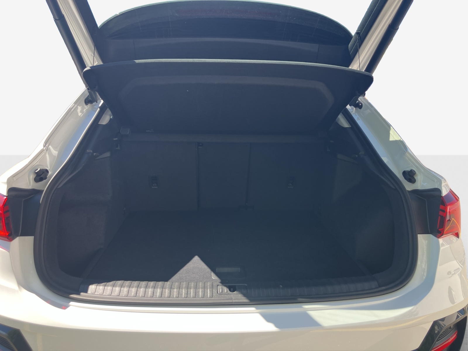 AUDI Q3 Sportback 35 TDI quattro S-tronic-image-12