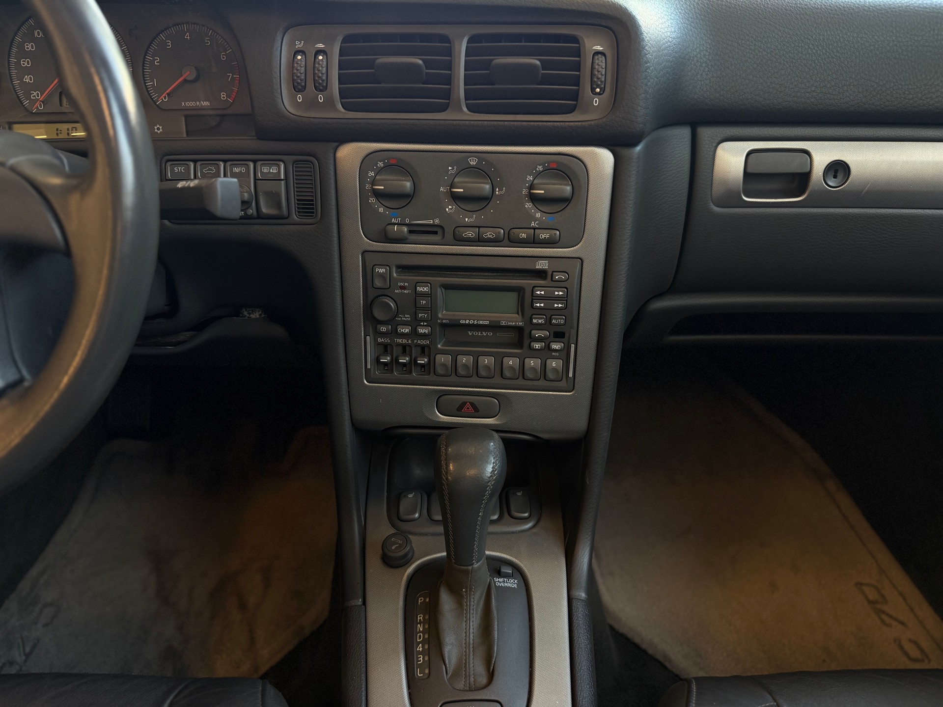 VOLVO C70 Cabriolet 2.4T-image-15