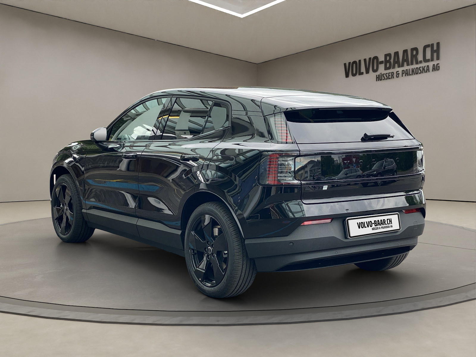 VOLVO EX 30 E60 Plus Swiss Black Edition-showroom-element-2